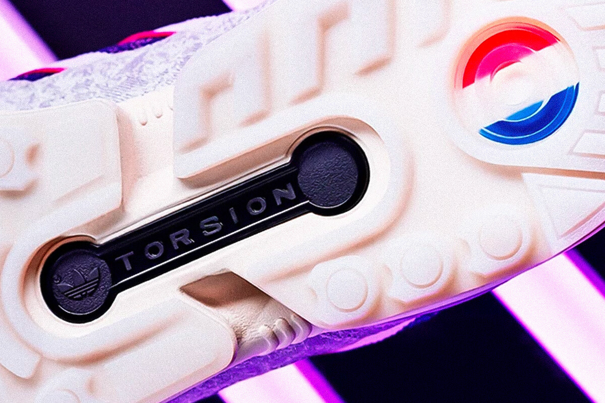 adidas feiert die Geschichte von Jacquard mit dem ZX 5000 „Vieux Lyon“