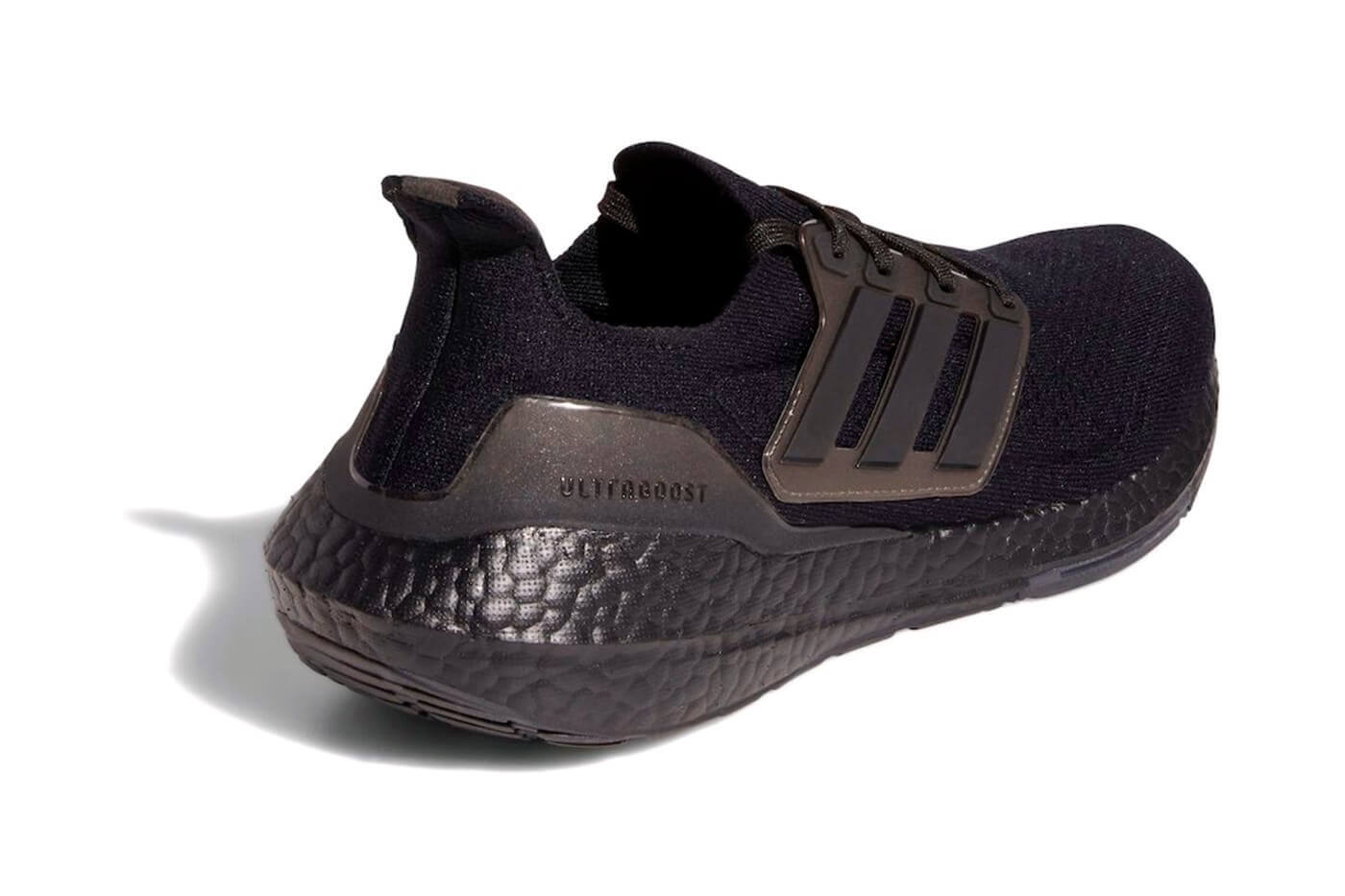 Der adidas Ultraboost 21 „Triple Black“ erscheint am 4. Februar