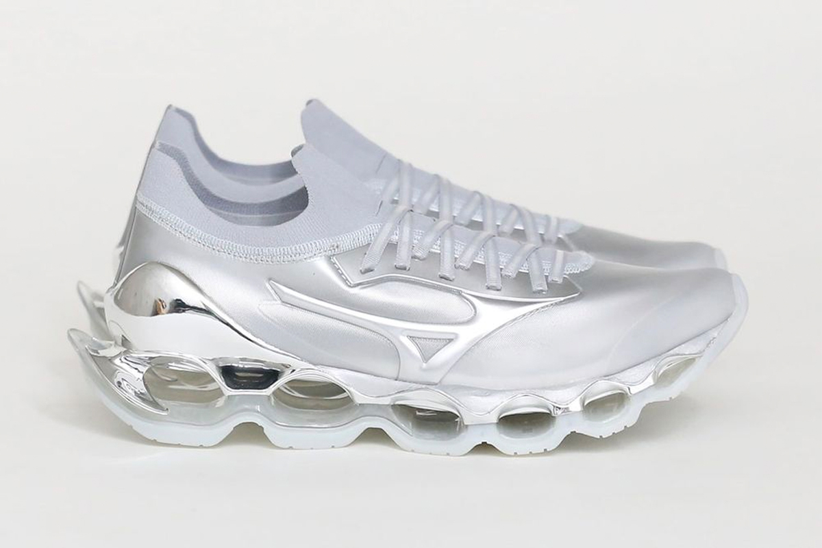 Hajime Sorayama & Mizuno bringen Cyberpunk ins Wave Prophecy Line-up