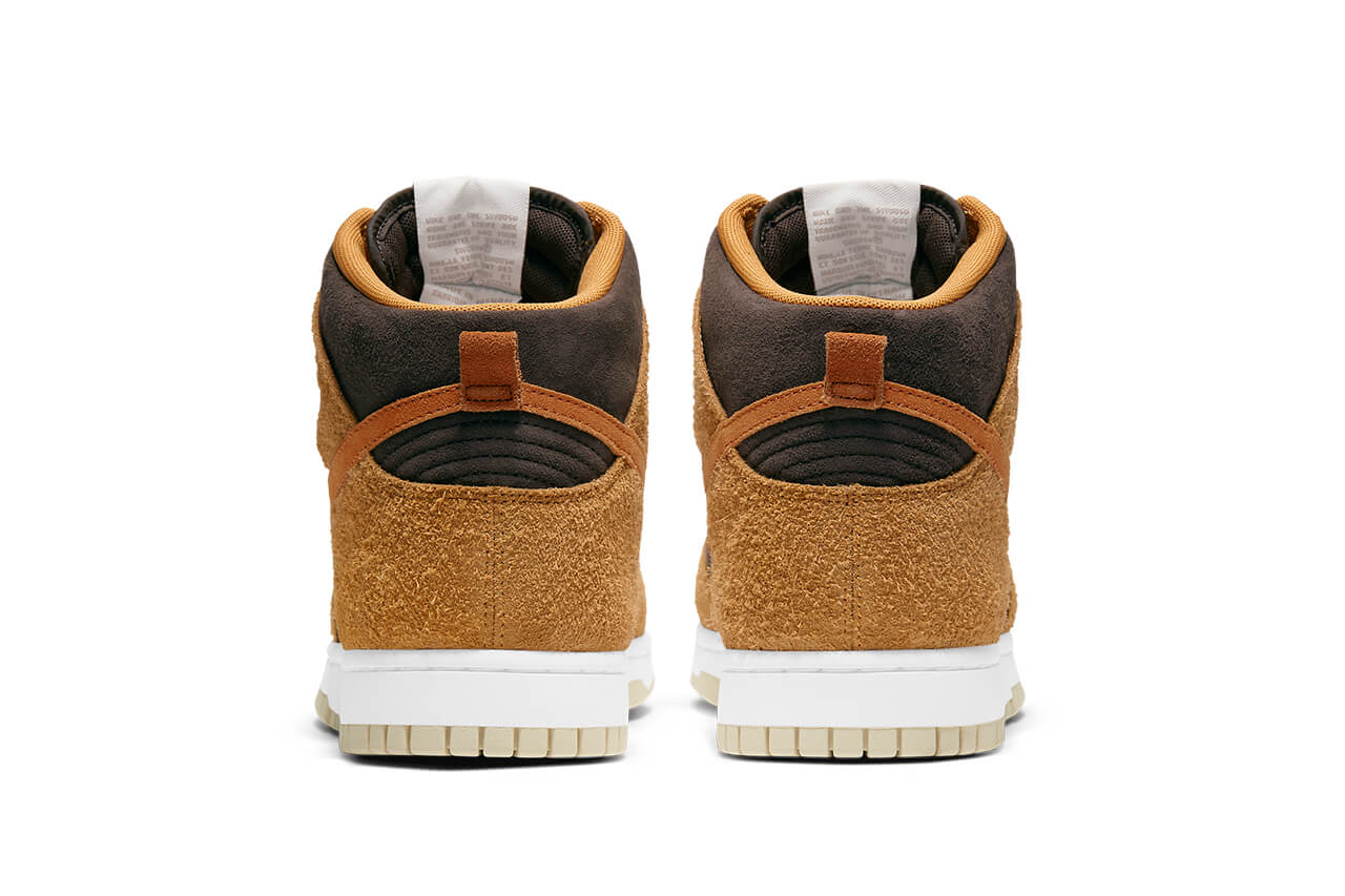 „Dark Russet“ ist die neueste Farbstellung des Nike Dunk High Premium