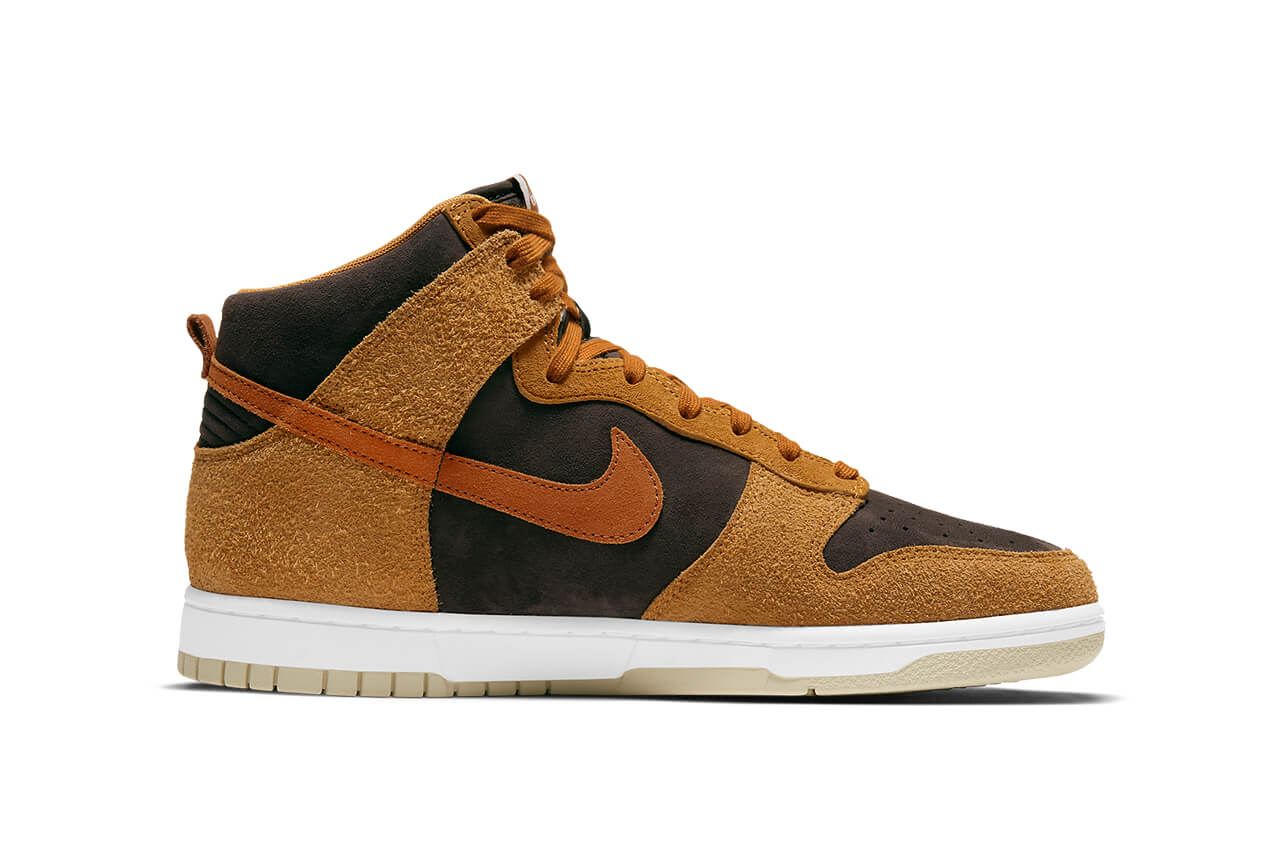 „Dark Russet“ ist die neueste Farbstellung des Nike Dunk High Premium