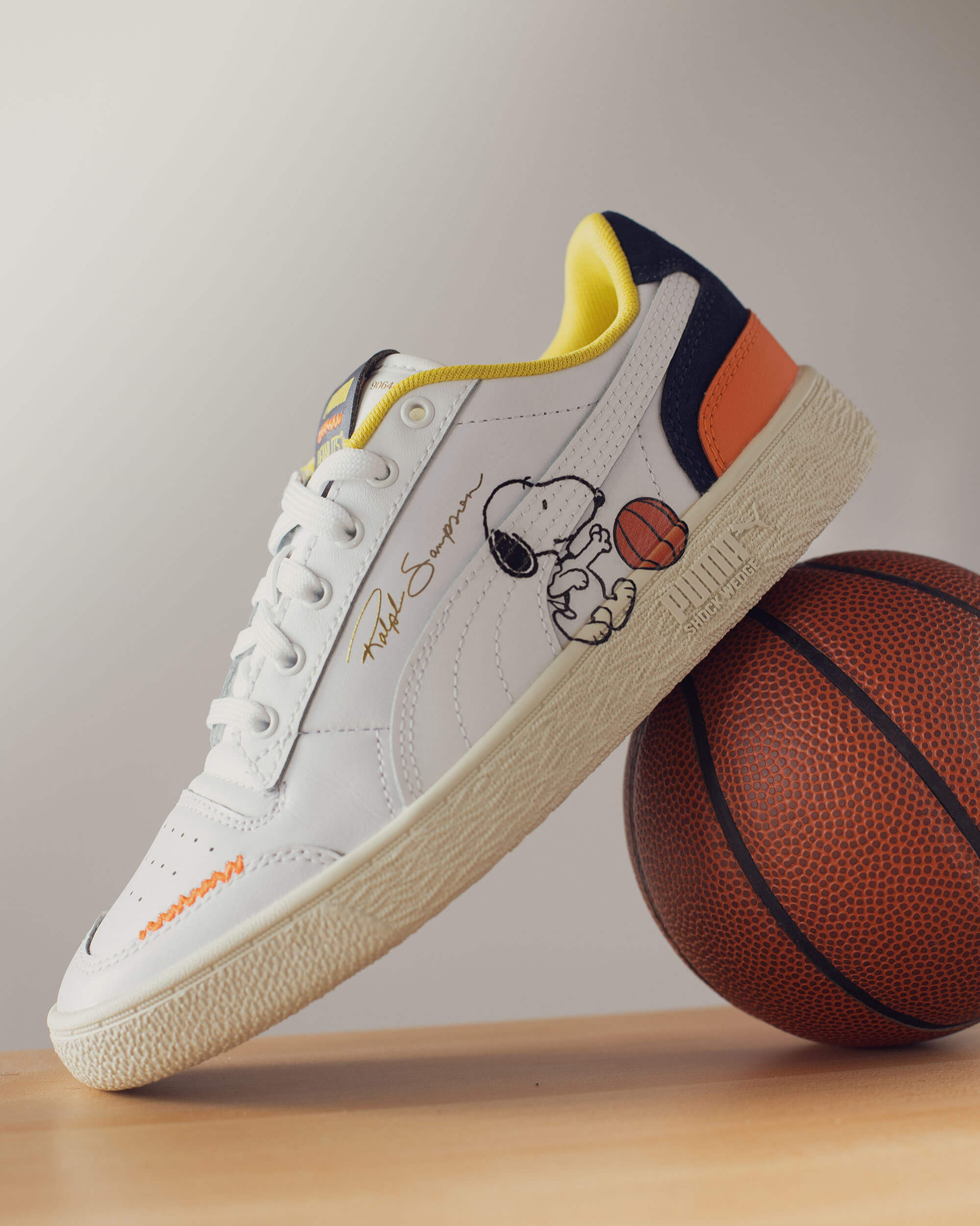 Snoopy als Basketball-Legende auf dem Ralph Sampson: Die PUMA x Peanuts Collab