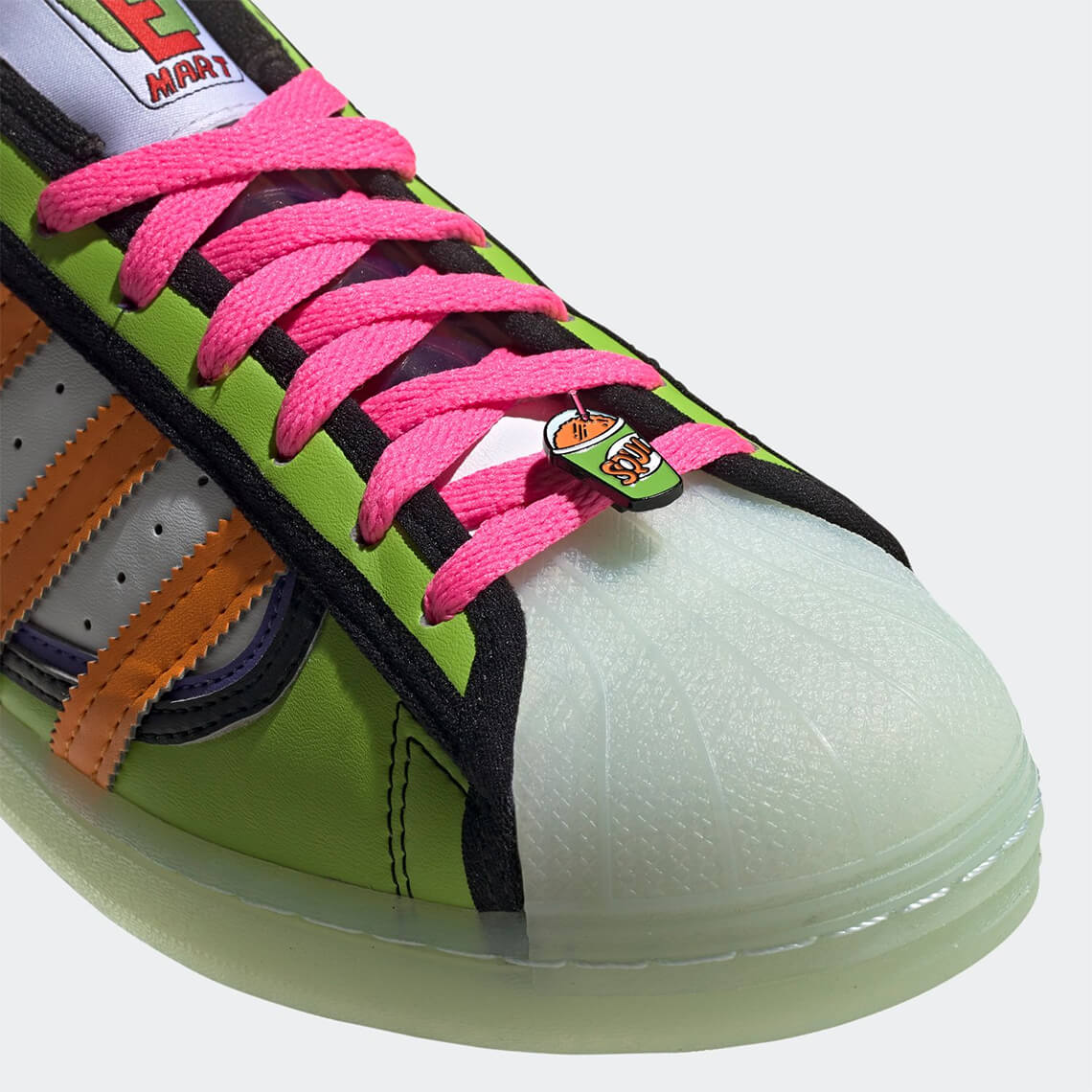 Take a sip! adidas Originals & The Simpsons bringen den Superstar im Squishee-Colorway