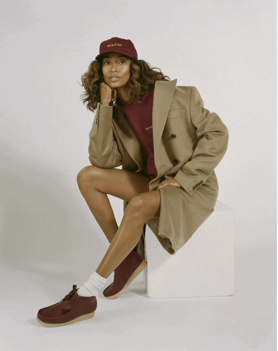 Tausche Sneaker gegen Wallabees - Die Clarks Originals x Sporty & Rich collab