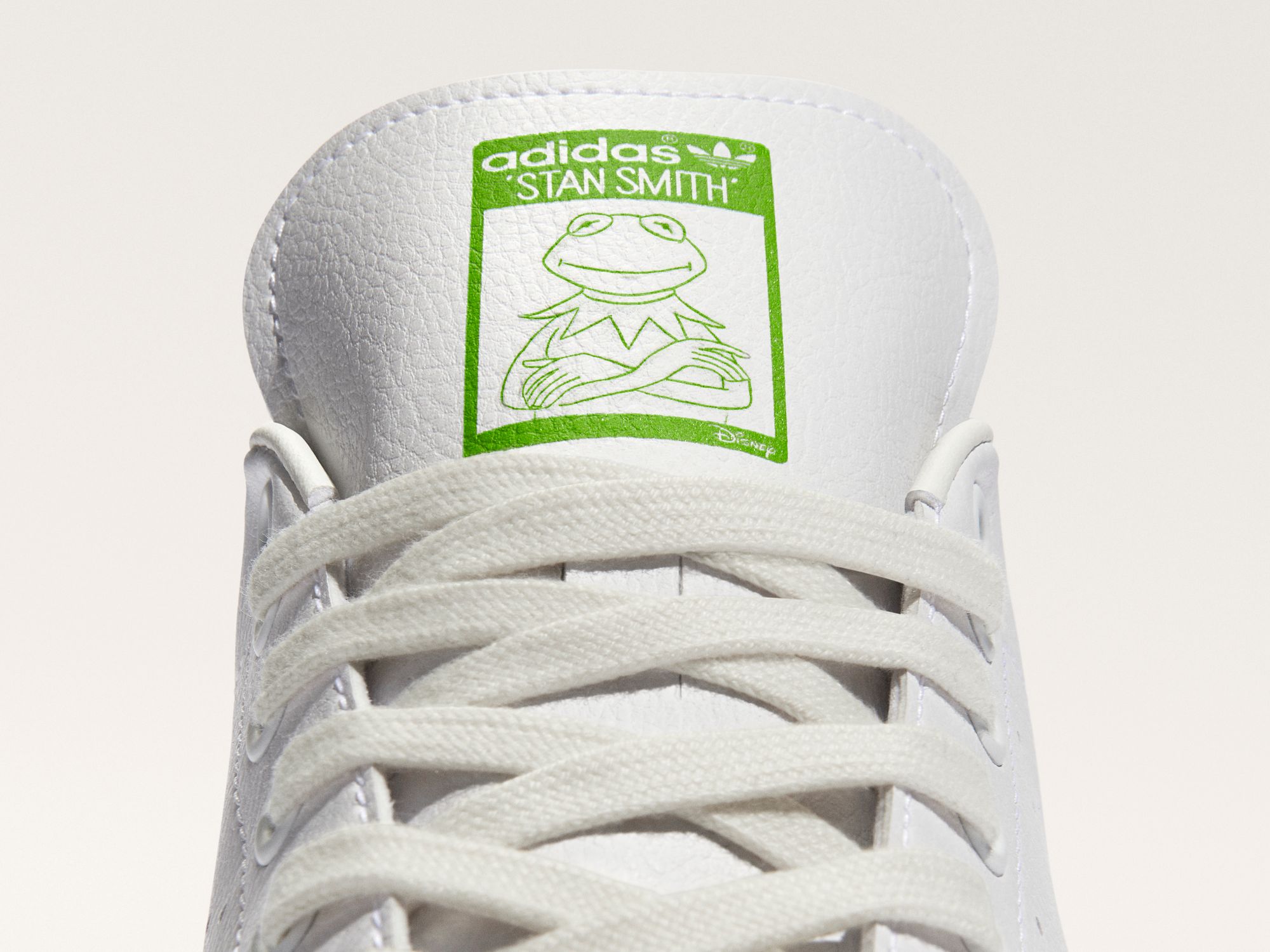 adidas Originals x Disney Kermit The Frog "Perforated K" - white/green - FY5460