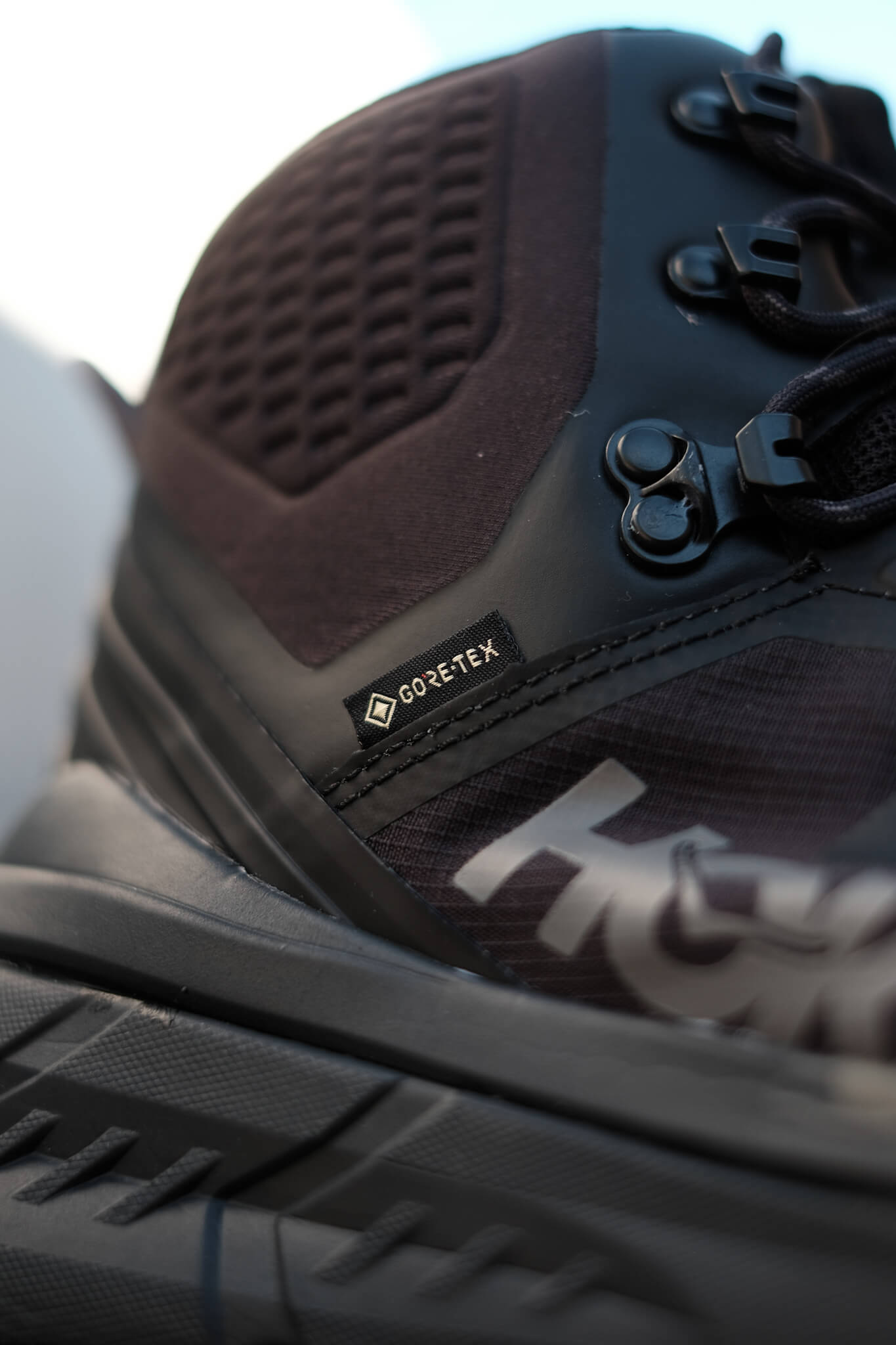 Game Changer: HOKA ONE ONE's "Hovercraft" - der TenNine Hike GTX