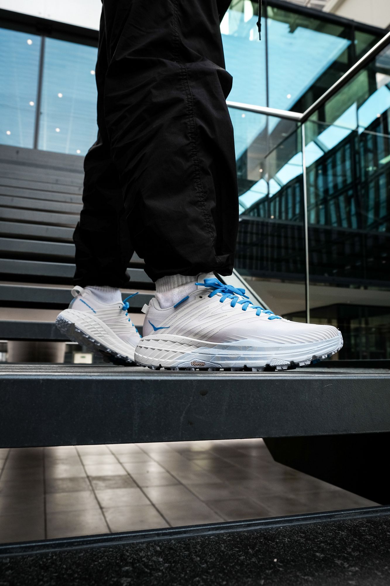Performant mit Stil - HOKA ONE ONE & thisisneverthat releasen den Speedgoat 4