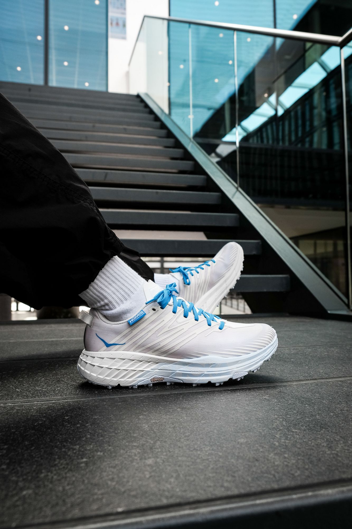 Performant mit Stil - HOKA ONE ONE & thisisneverthat releasen den Speedgoat 4