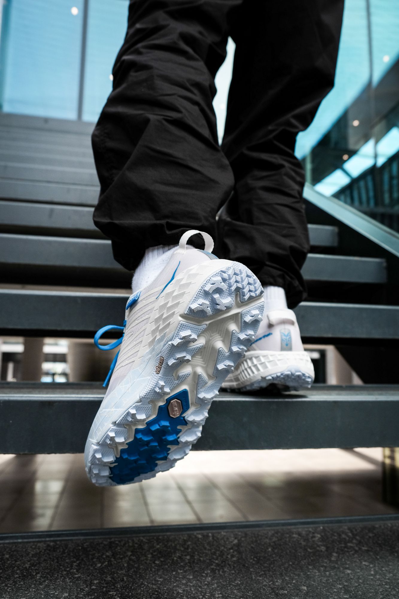 Performant mit Stil - HOKA ONE ONE & thisisneverthat releasen den Speedgoat 4