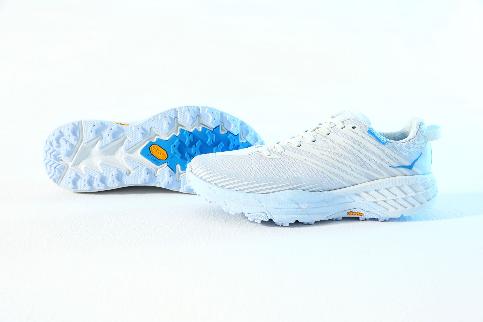 Performant mit Stil - HOKA ONE ONE & thisisneverthat releasen den Speedgoat 4