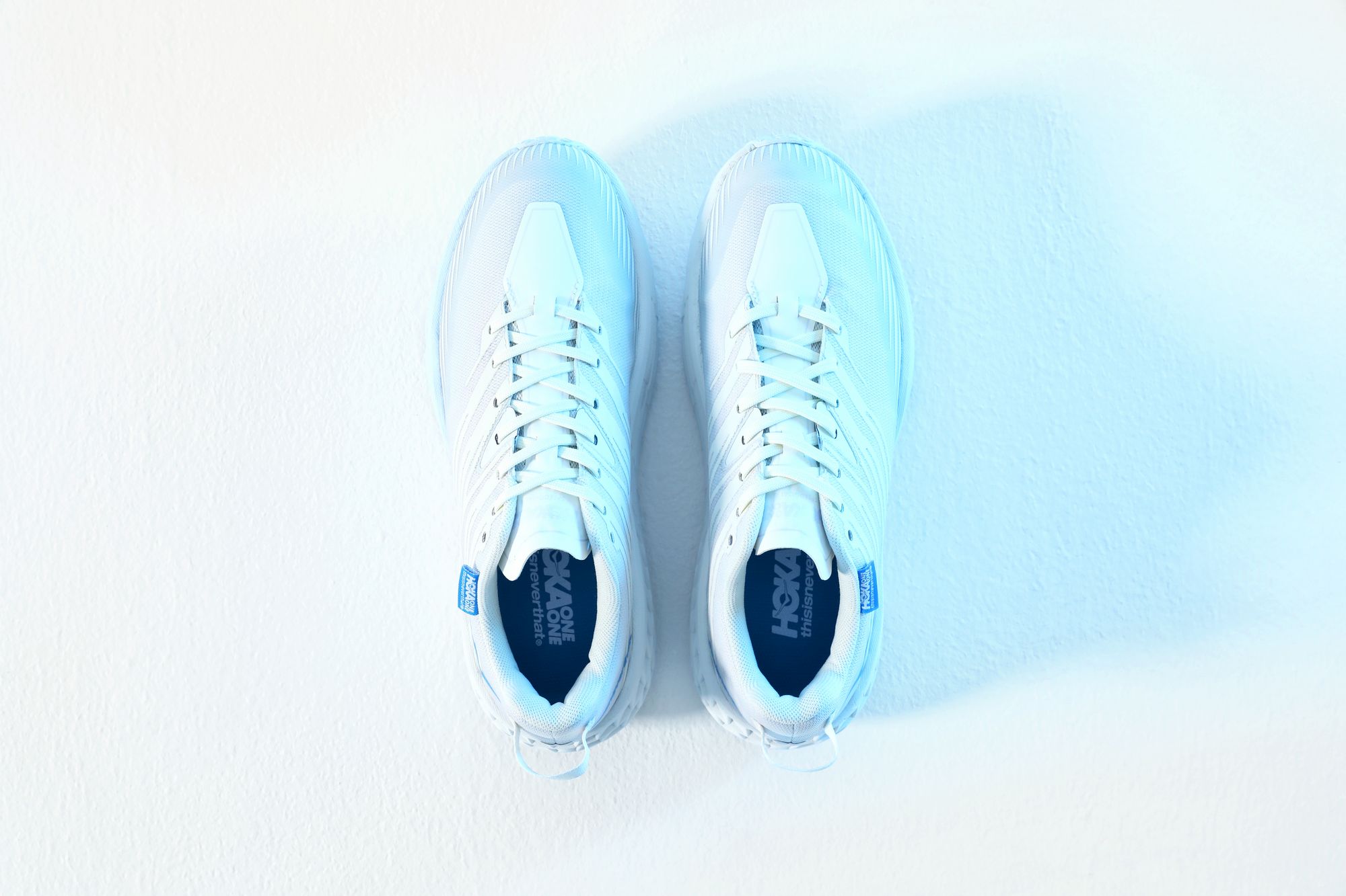 Performant mit Stil - HOKA ONE ONE & thisisneverthat releasen den Speedgoat 4