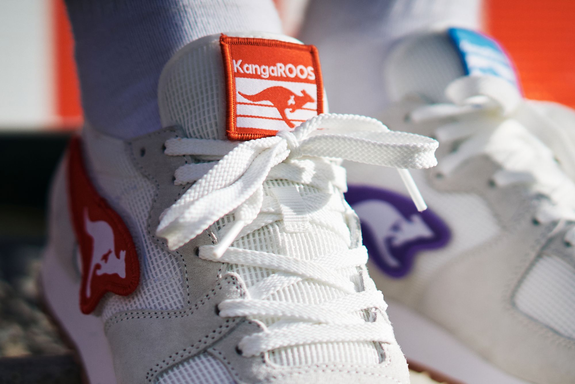 Switch it up – der KangaROOS Aussie Velcro kommt mit bunten Logo-Patches zum Wechseln