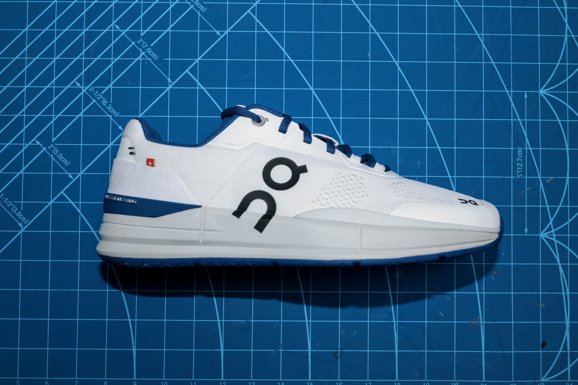 Roger Federer debütiert neues Modell aus seiner Zusammenarbeit mit On: THE ROGER Pro