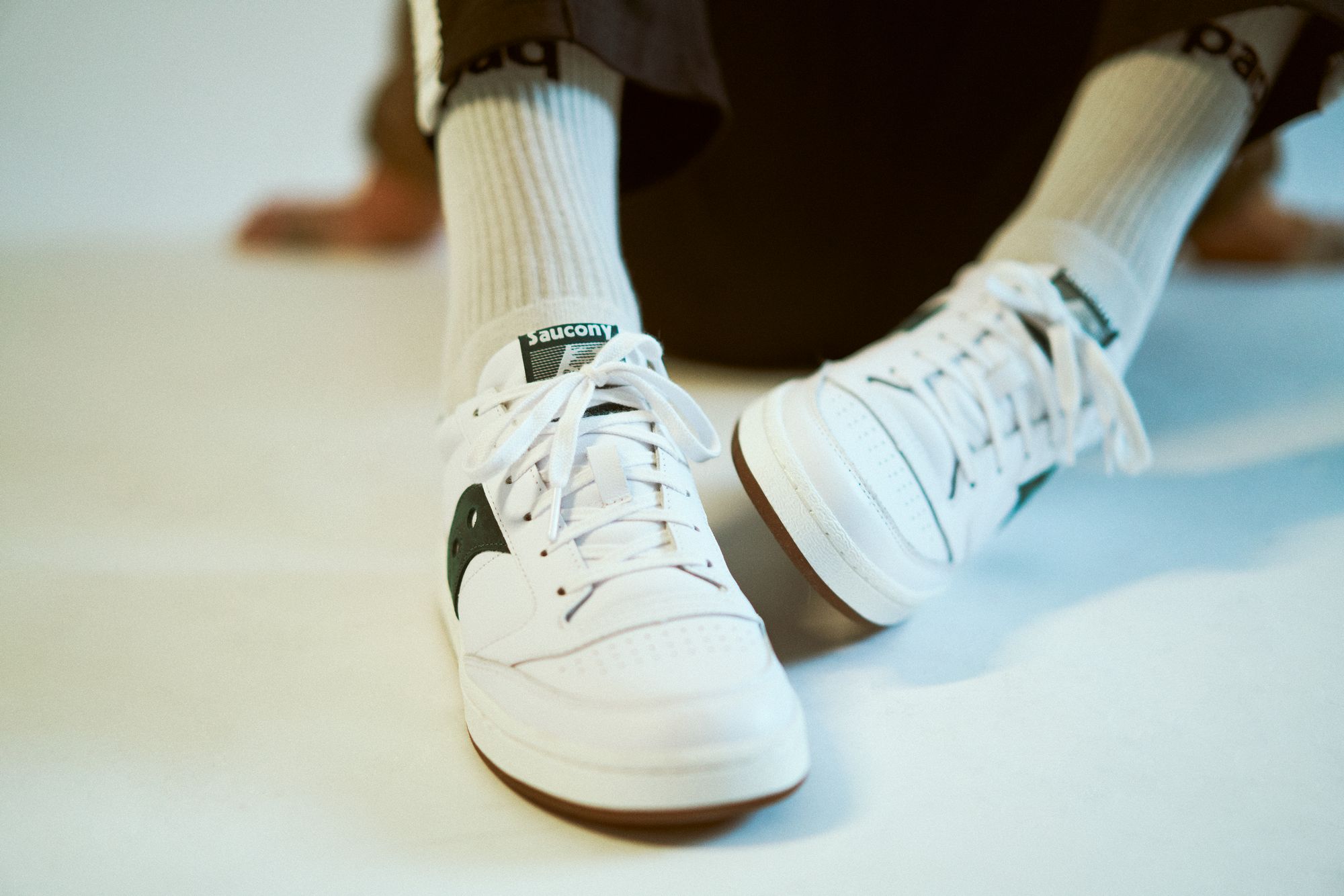 Saucony Jazz Court - white/green - S70555-8 - on feet