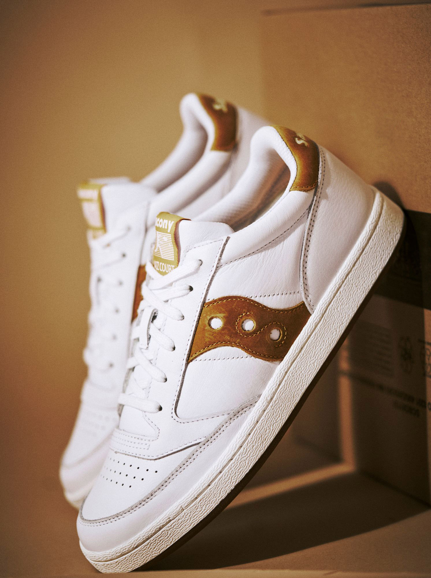 Saucony Jazz Court / white-yellow / S70555-7