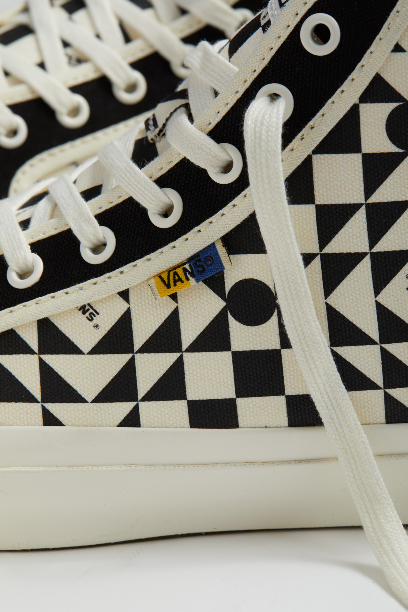 Checkerboard remixed - Vault by Vans und Taka Hayashi releasen den OG Style 24 LX
