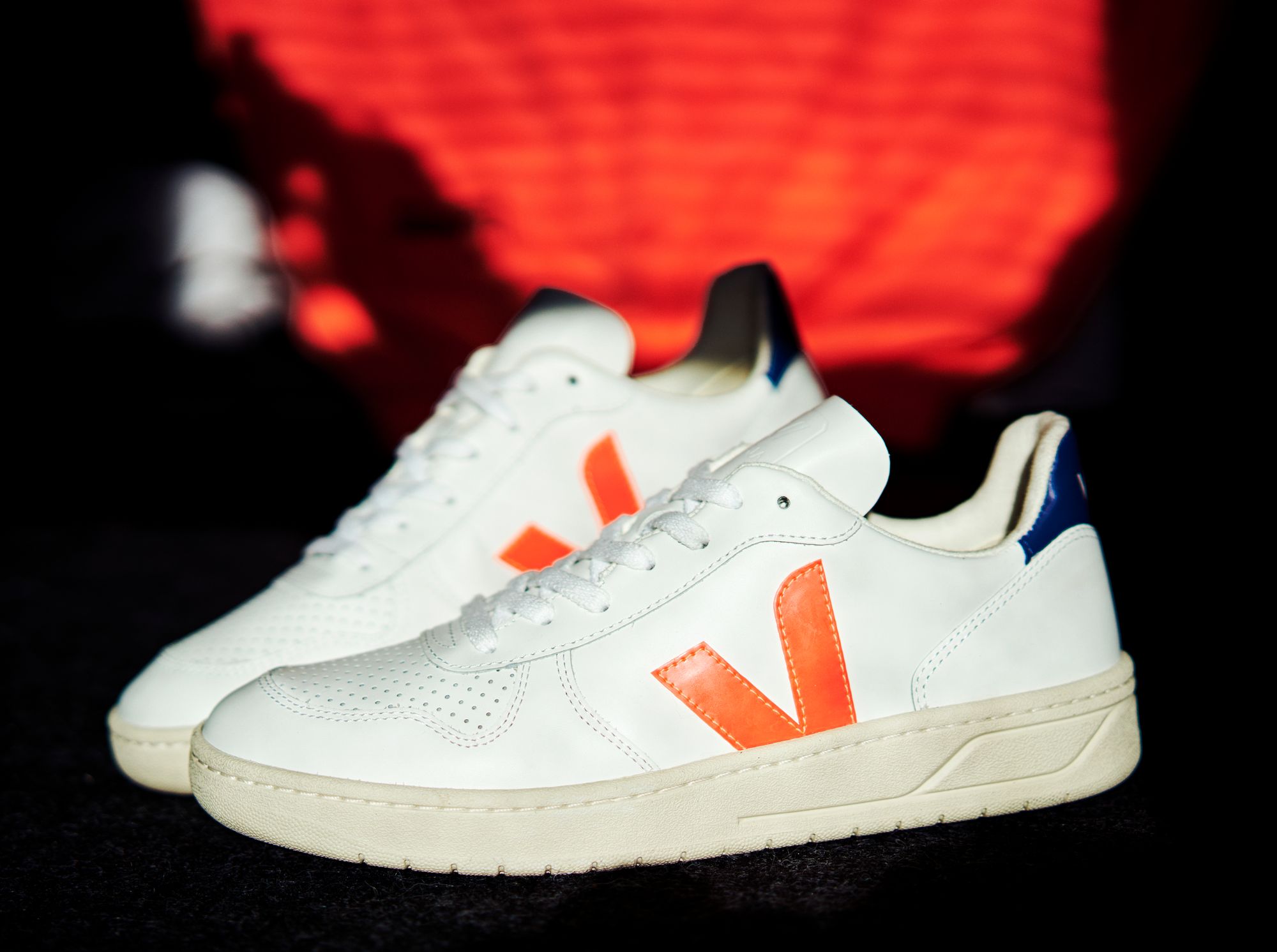 Der VEJA V-10 überzeugt mit stilvollem Design und nachhaltiger Produktion