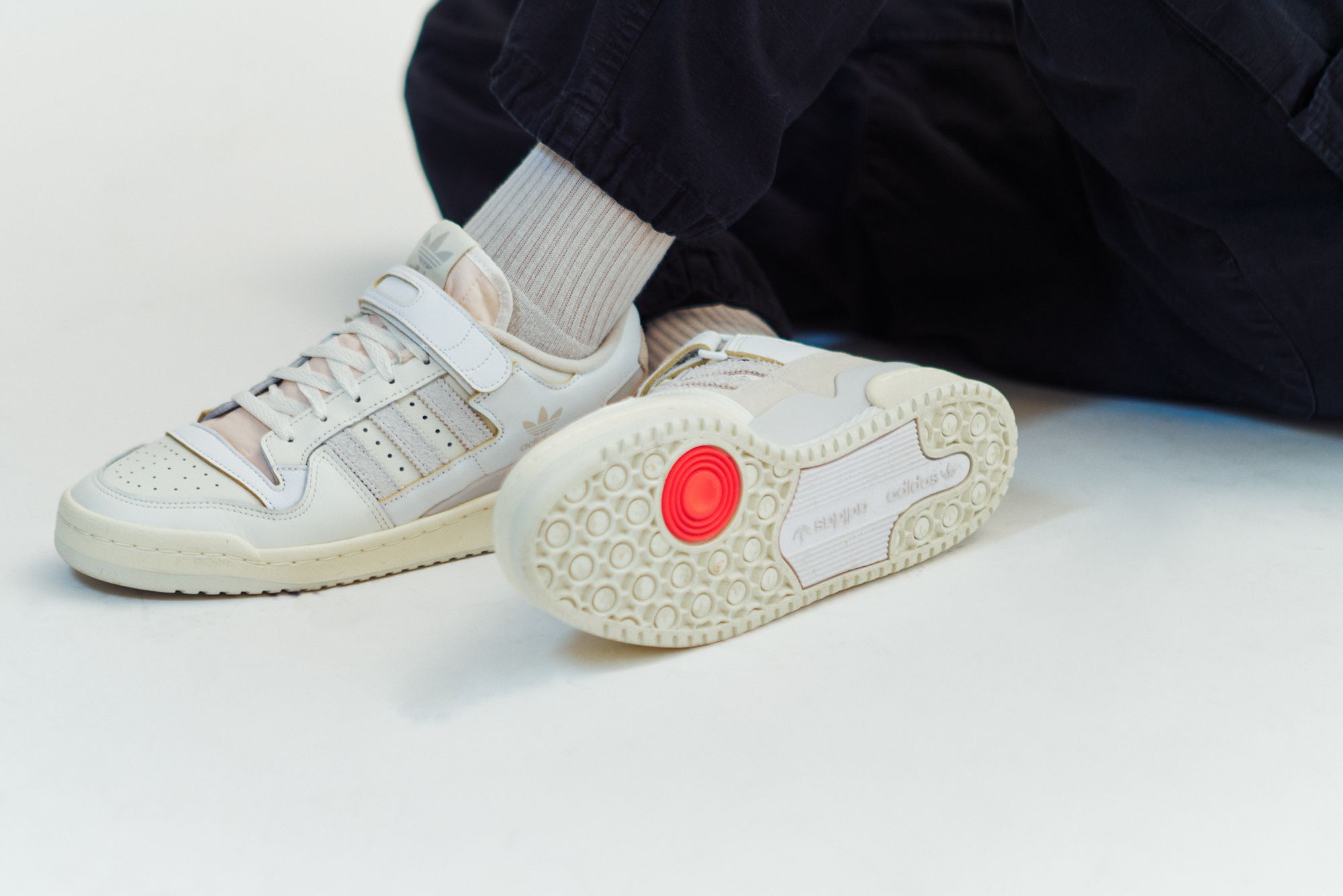 adidas Forum 84 Low - grey one/orbit grey/footwear white - FY4577 mit Klettverschluss