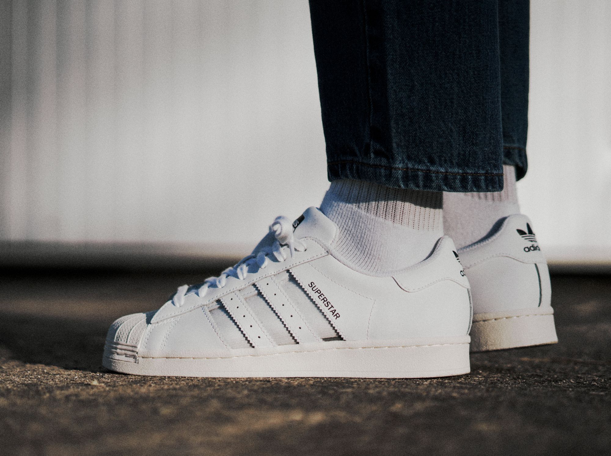Zeigt her Eure Socken...für den täglichen Farbwechsel released adidas den Superstar mit transparenten Streifen