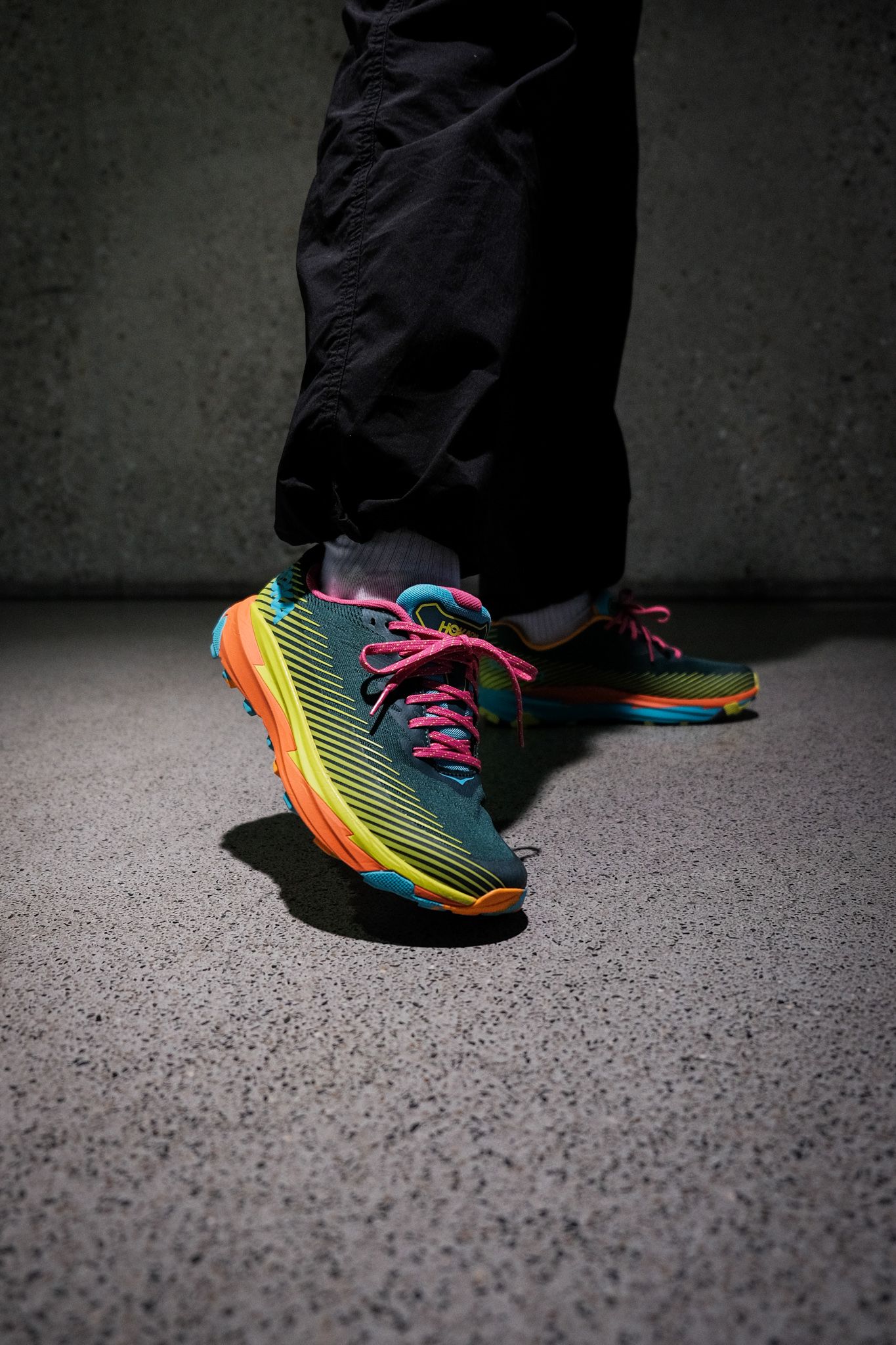 HOKA ONE ONE verpasst dem Torrent 2 gemeinsam mit Outdoor-Label Cotopaxi einen bunten neuen Look