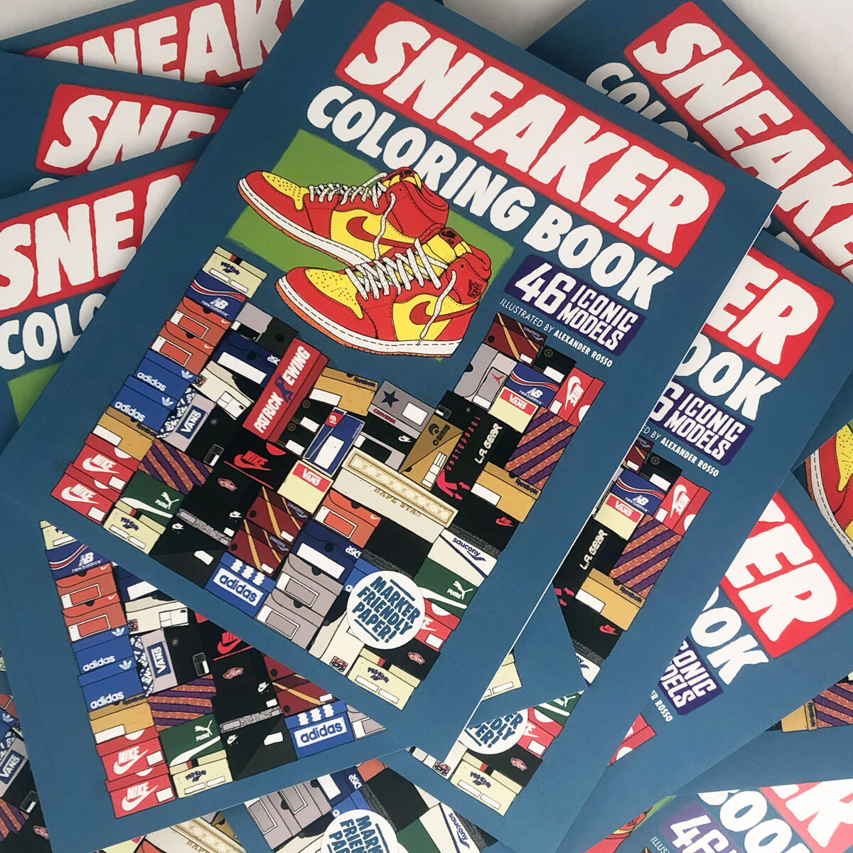 Begib dich auf eine Zeitreise durch die Welt der Sneaker und wecke den Künstler in Dir: Das Sneaker Coloring Book