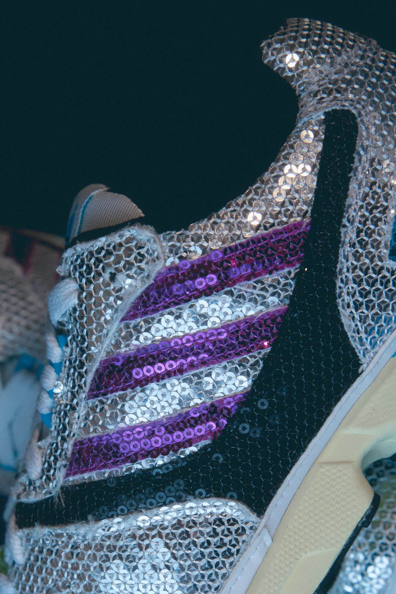 Im Sprint auf die Tanzfläche – adidas bringt Disco-Vibes auf drei ZX-Silhouetten