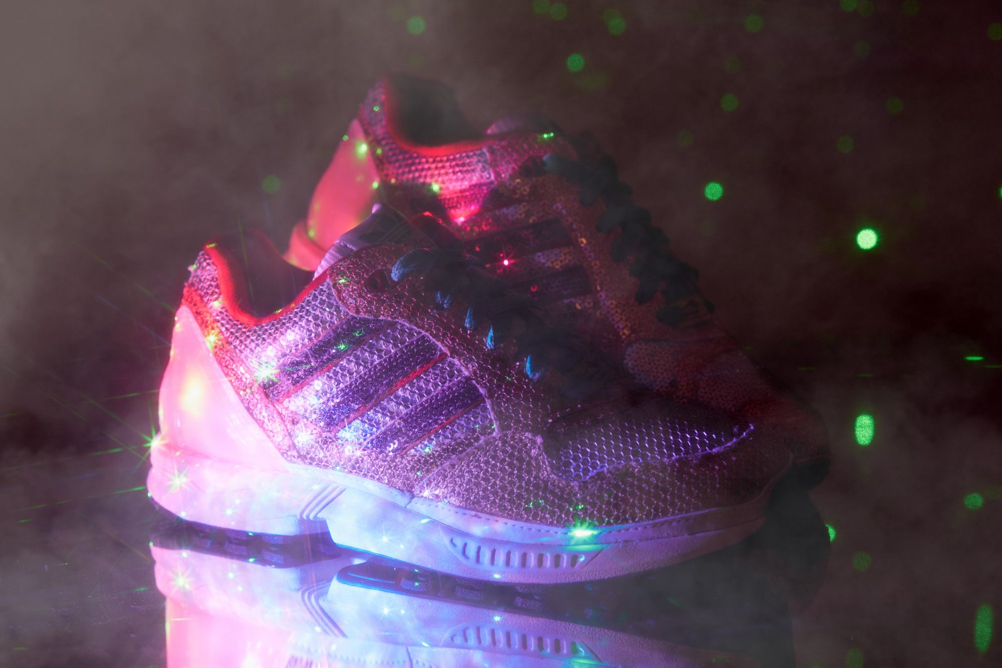 Im Sprint auf die Tanzfläche - adidas bringt Disco-Vibes auf drei ZX-Silhouetten