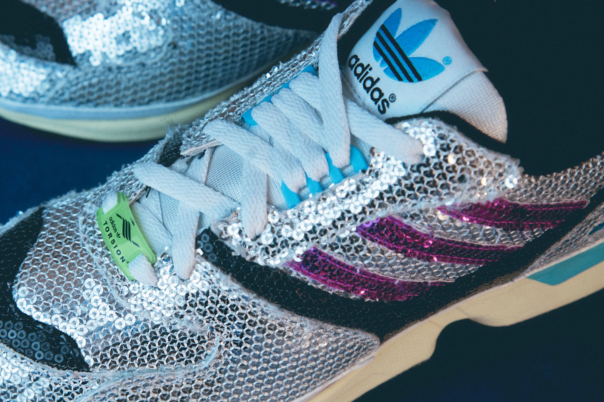 Im Sprint auf die Tanzfläche - adidas bringt Disco-Vibes auf drei ZX-Silhouetten