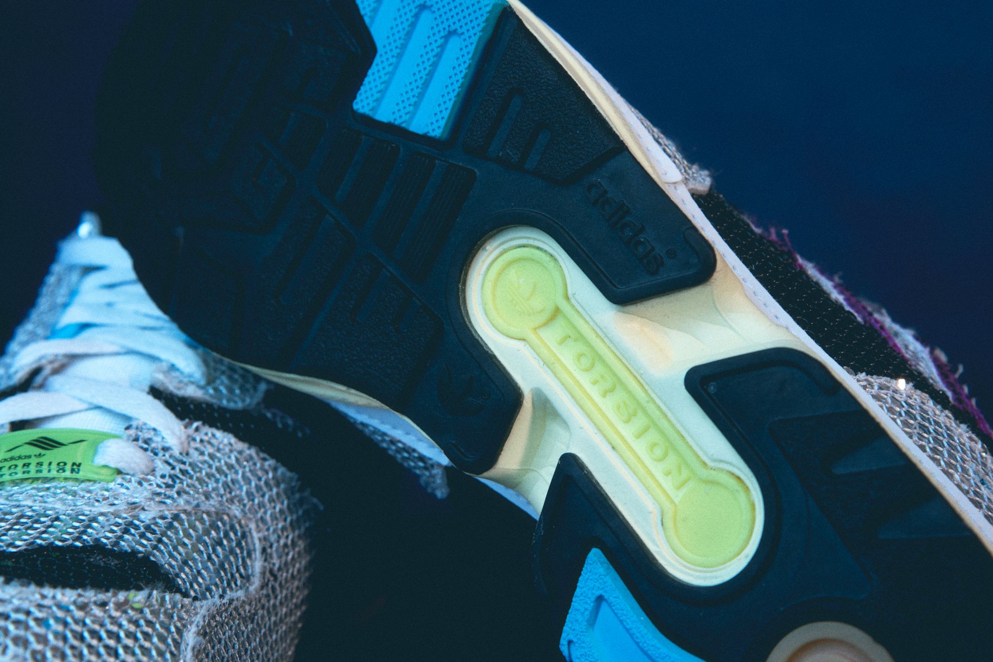Im Sprint auf die Tanzfläche - adidas bringt Disco-Vibes auf drei ZX-Silhouetten