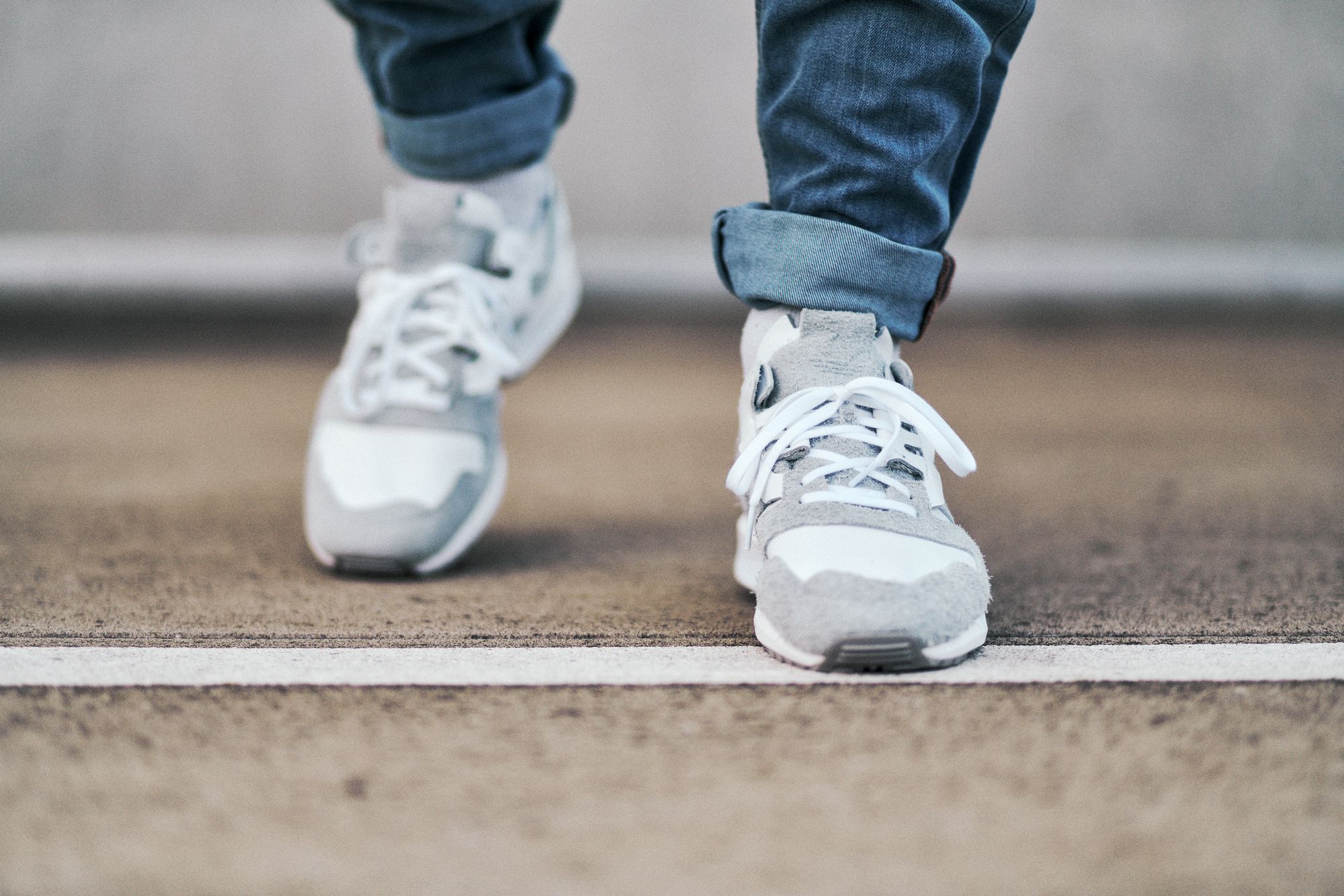 Maximaler Minimalismus Teil II - adidas Originals führt die Serie mit einer cleanen Version des ZX 8000 fort