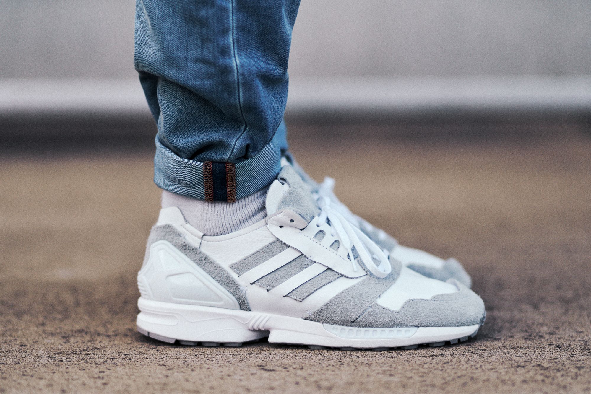Maximaler Minimalismus Teil II - adidas Originals führt die Serie mit einer cleanen Version des ZX 8000 fort