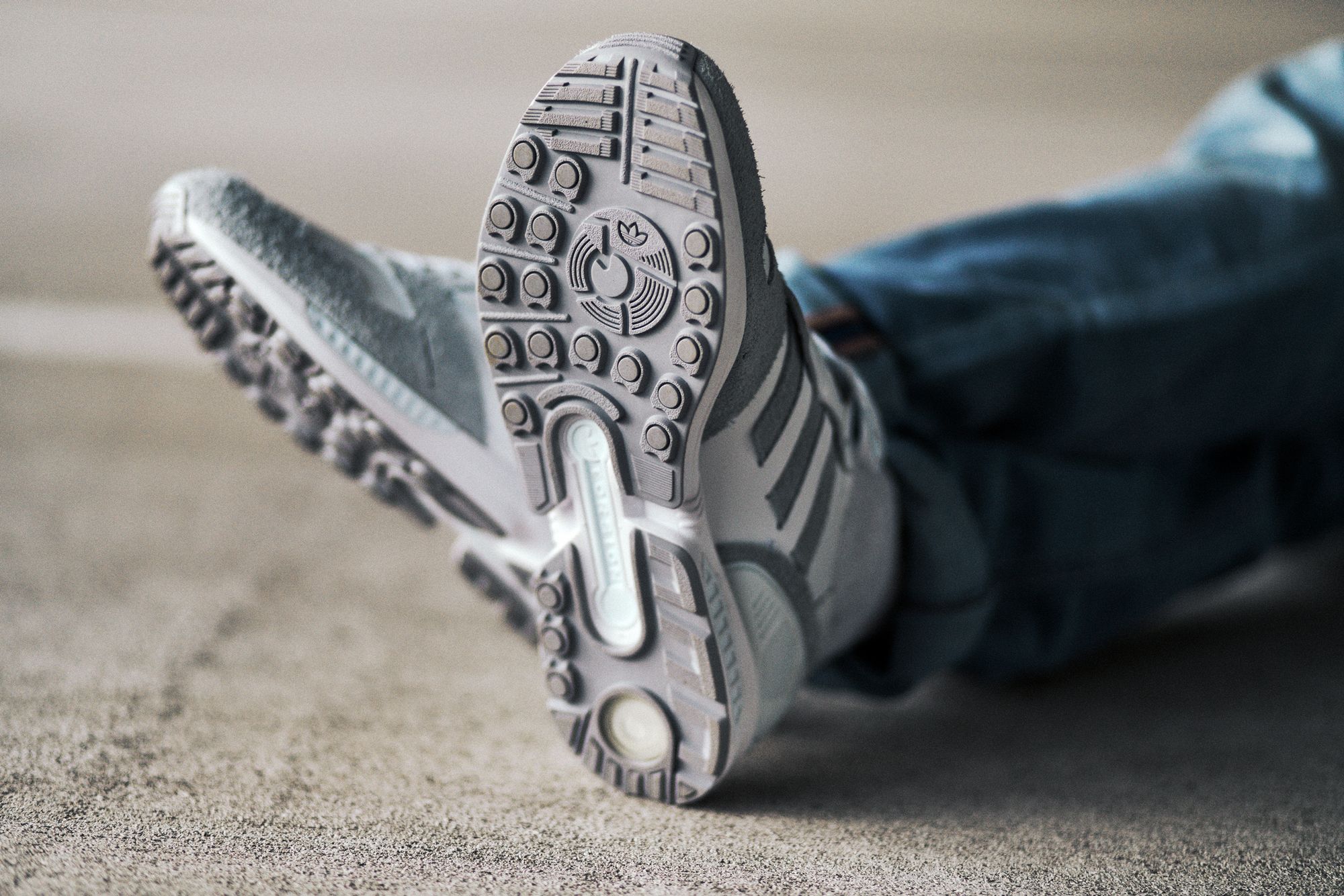 Maximaler Minimalismus Teil II - adidas Originals führt die Serie mit einer cleanen Version des ZX 8000 fort