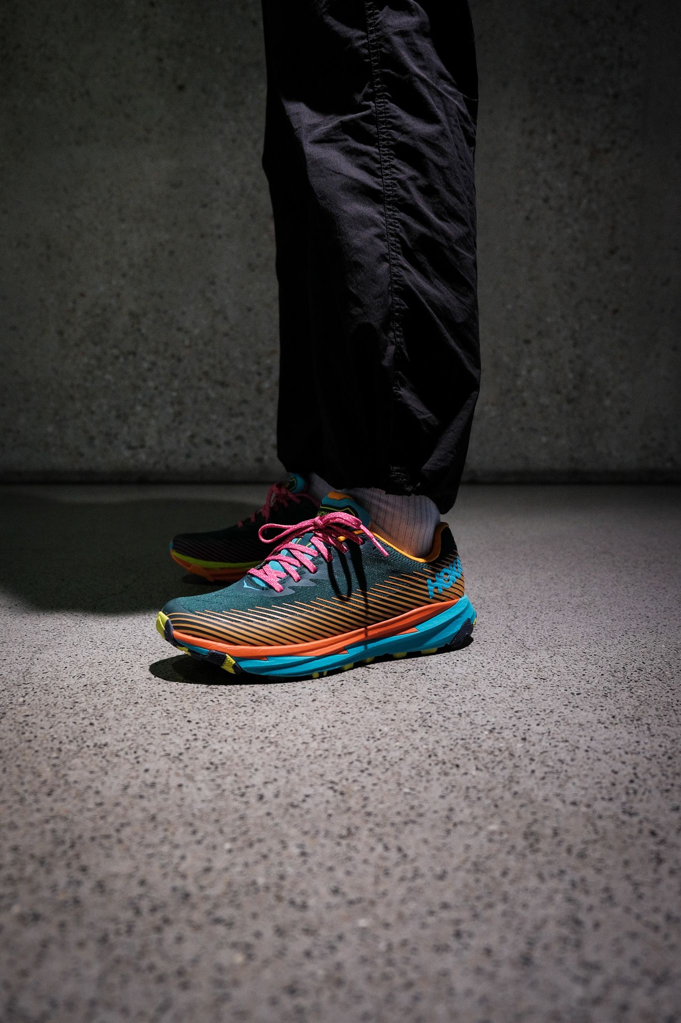 HOKA ONE ONE verpasst dem Torrent 2 gemeinsam mit Outdoor-Label Cotopaxi einen bunten neuen Look