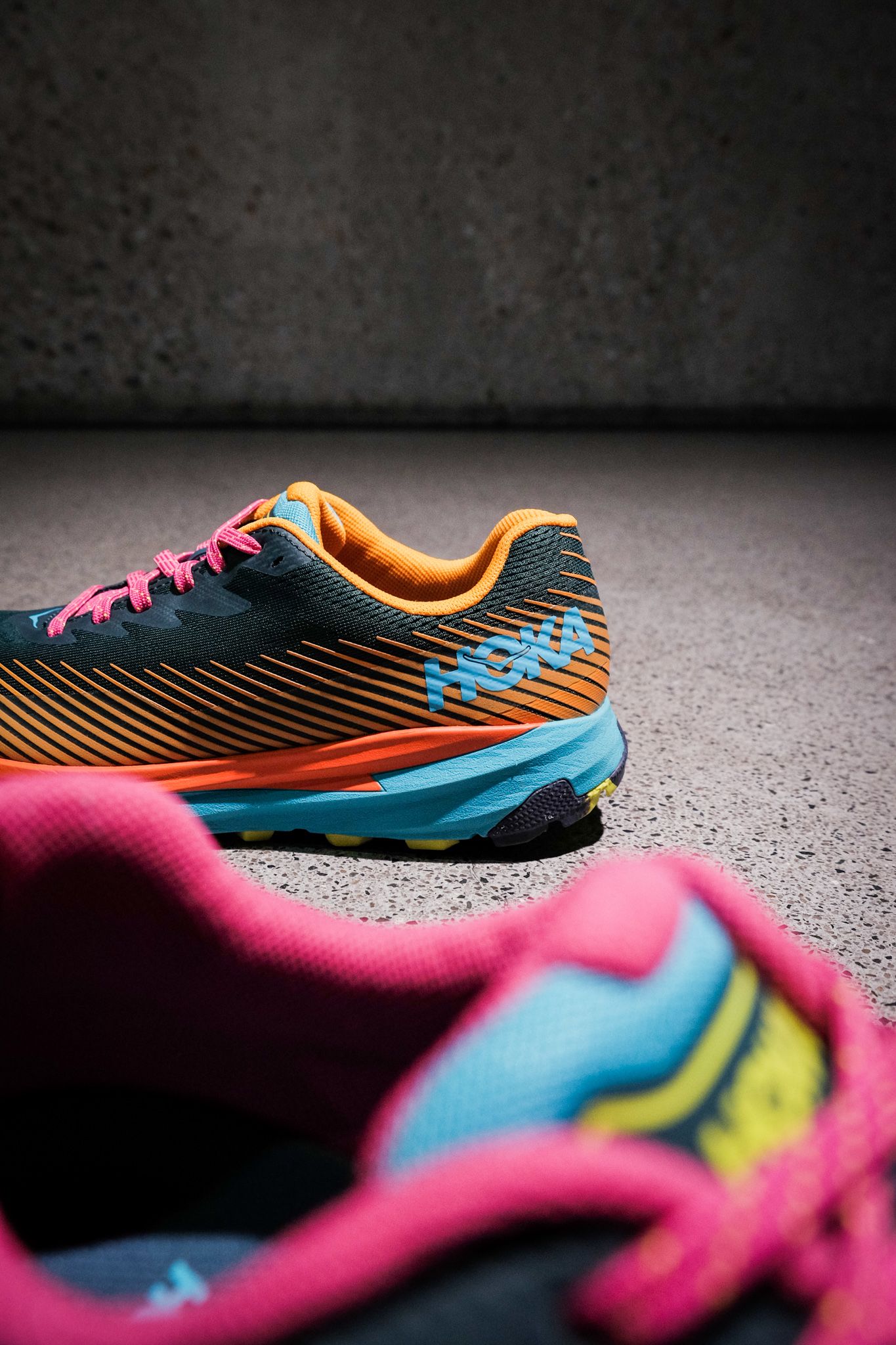 HOKA ONE ONE verpasst dem Torrent 2 gemeinsam mit Outdoor-Label Cotopaxi einen bunten neuen Look