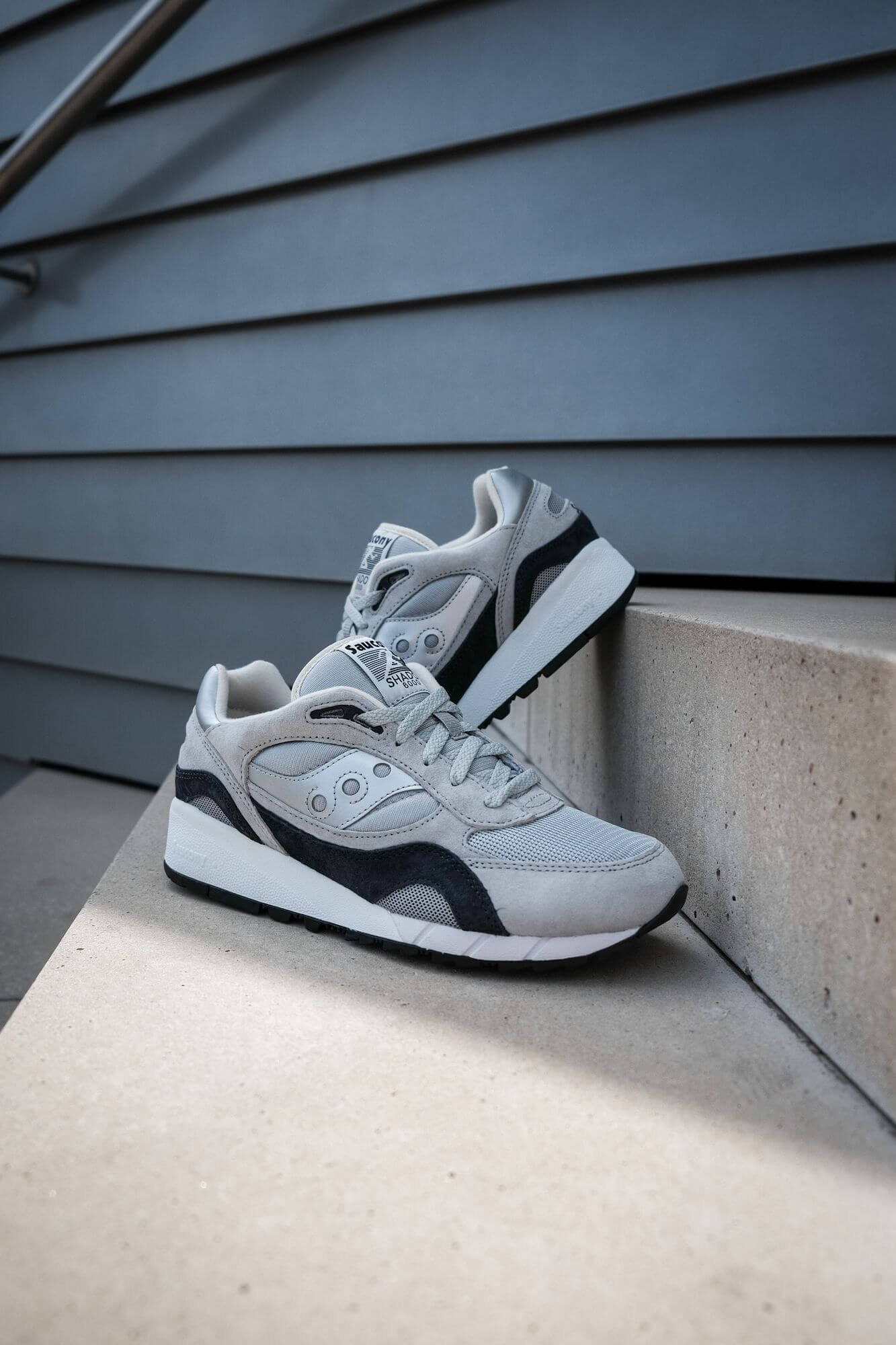 photo on staircase - Saucony Originals Shadow 6000 - silver/grey - S70441-7