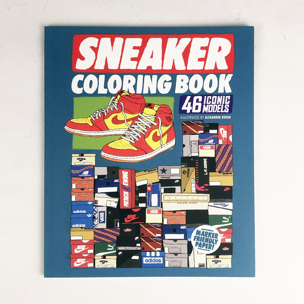 Begib dich auf eine Zeitreise durch die Welt der Sneaker und wecke den Künstler in Dir: Das Sneaker Coloring Book