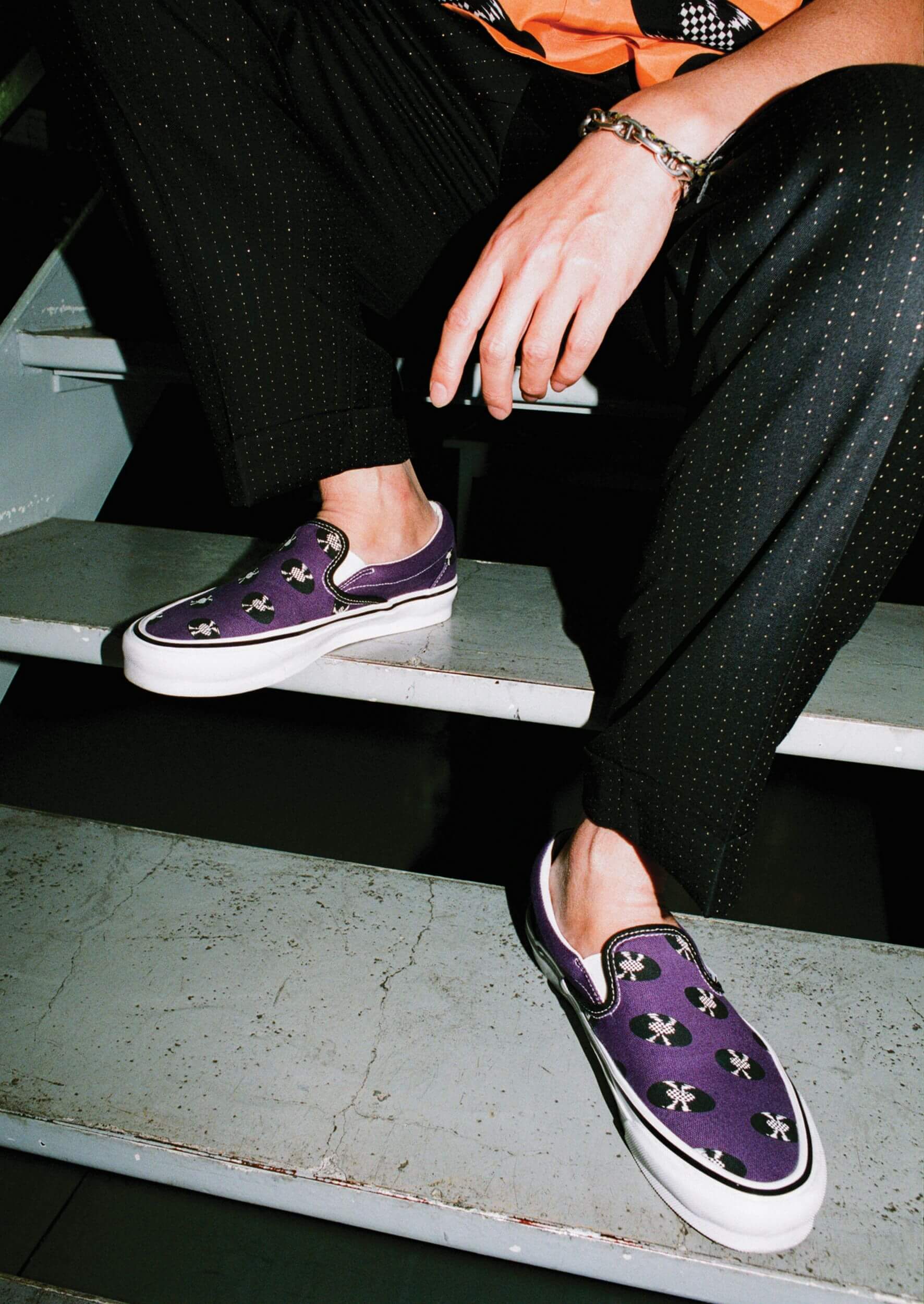 Vault by Vans x Wacko Maria - Classic Slip On mit Vinyl All-Over Print in lila, weiß und braun