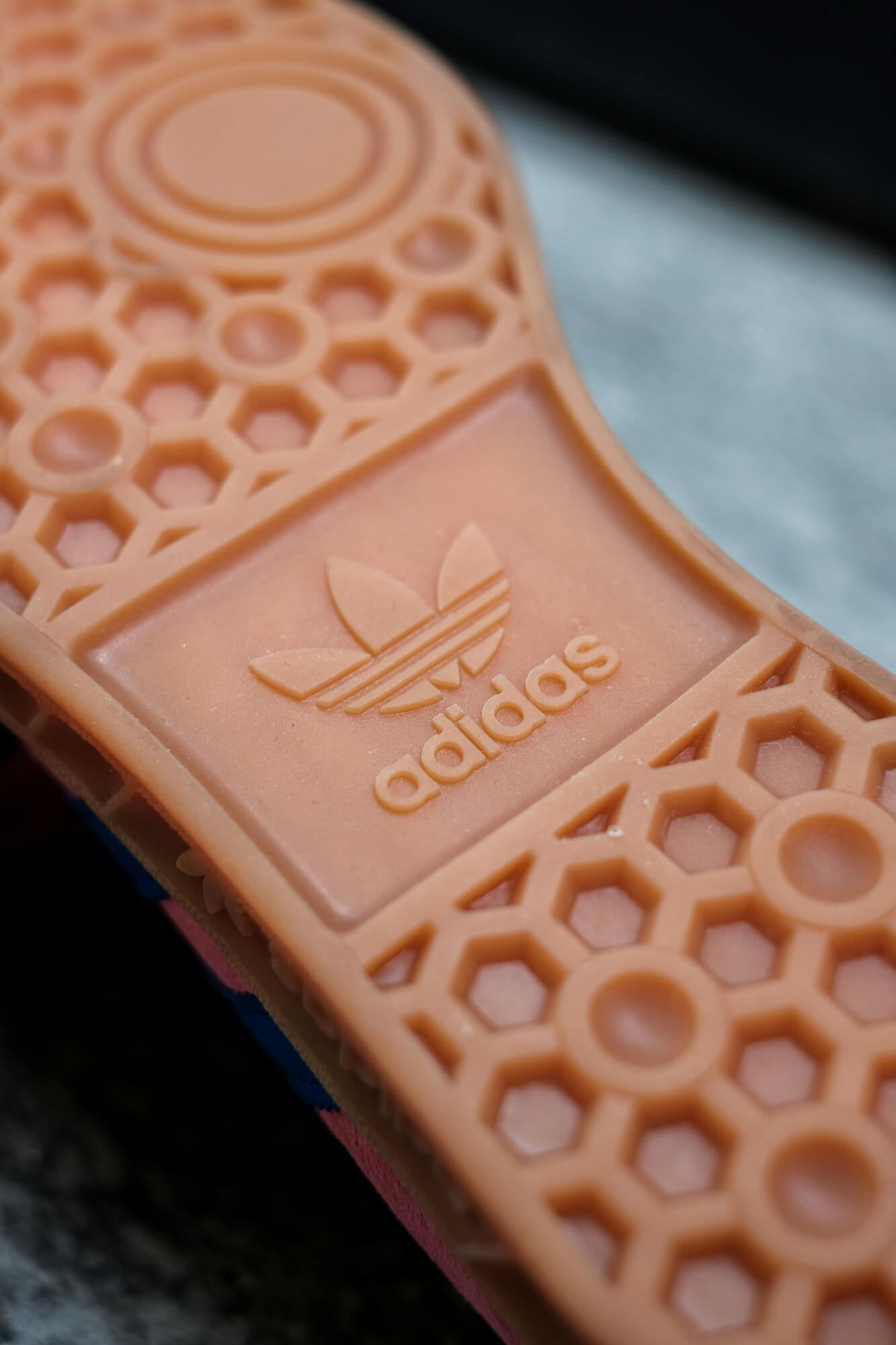 detail of the gum sole, adidas Hamburg - roston/boblue/gum2 - H00446