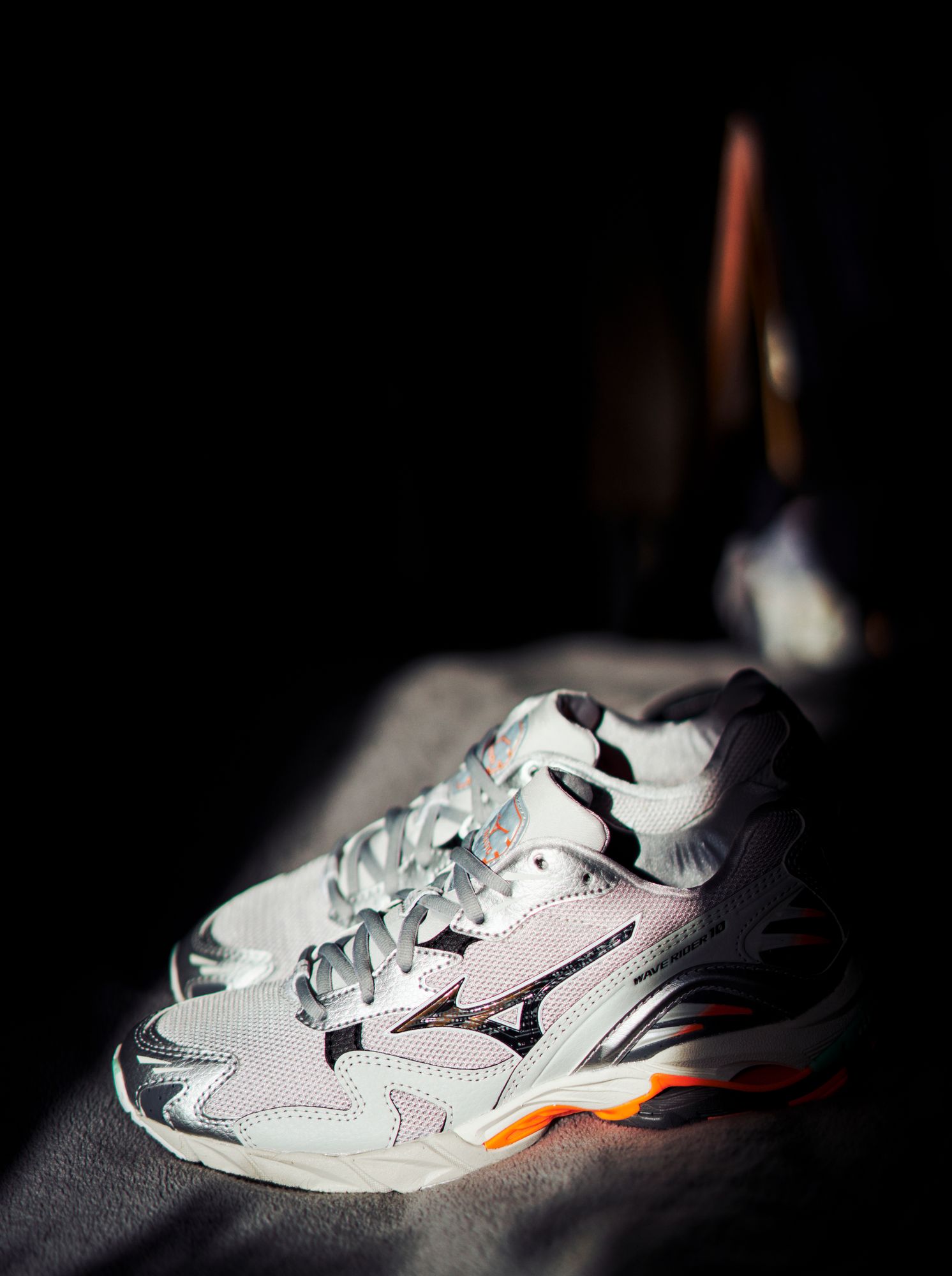 Mizuno - Wave Rider 10 - Nimbus Cloud / Lunar Rock / Red Orange - D1GA218505