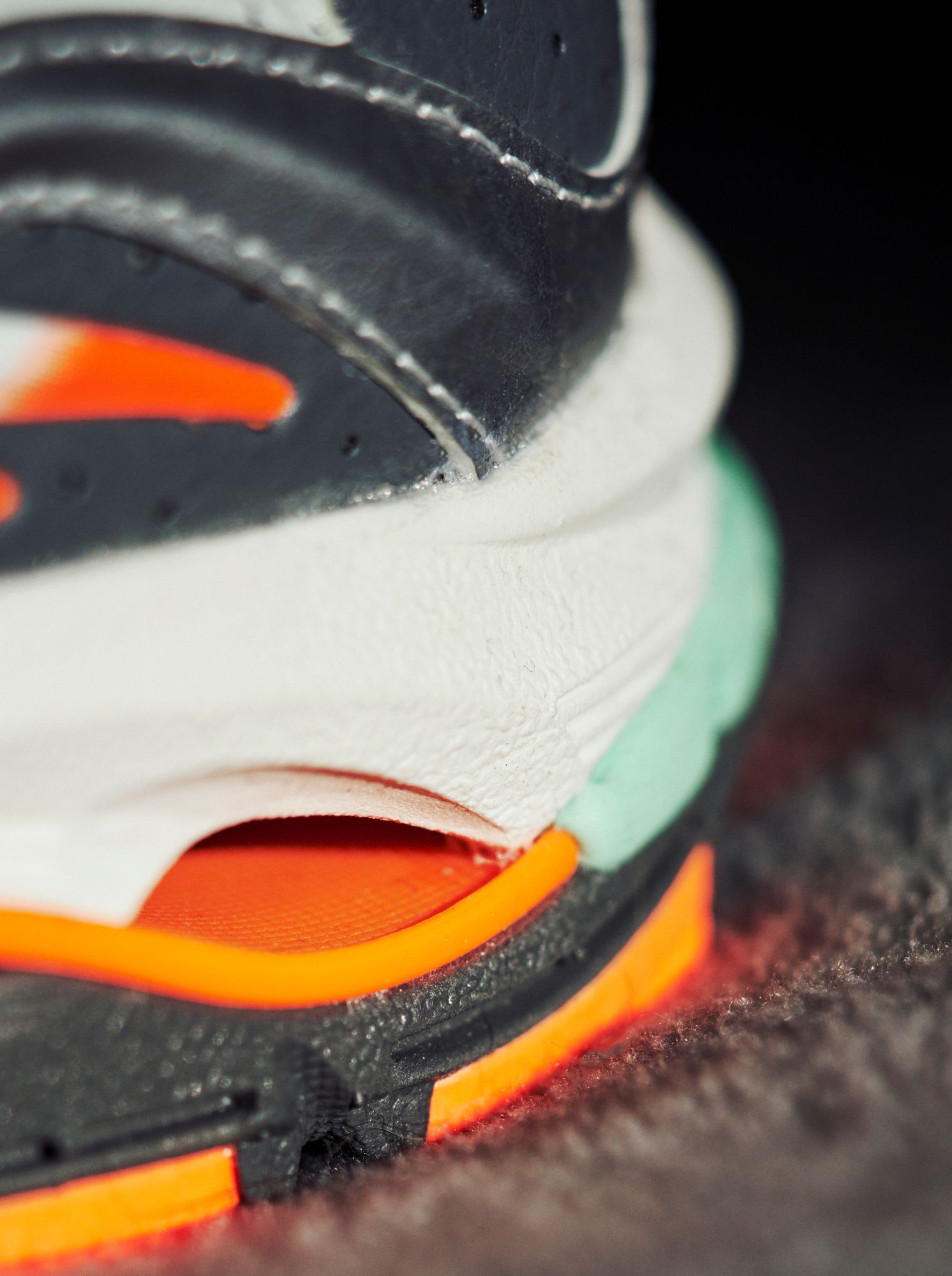 close up of the heel: Mizuno - Wave Rider 10 - Nimbus Cloud / Lunar Rock / Red Orange - D1GA218505