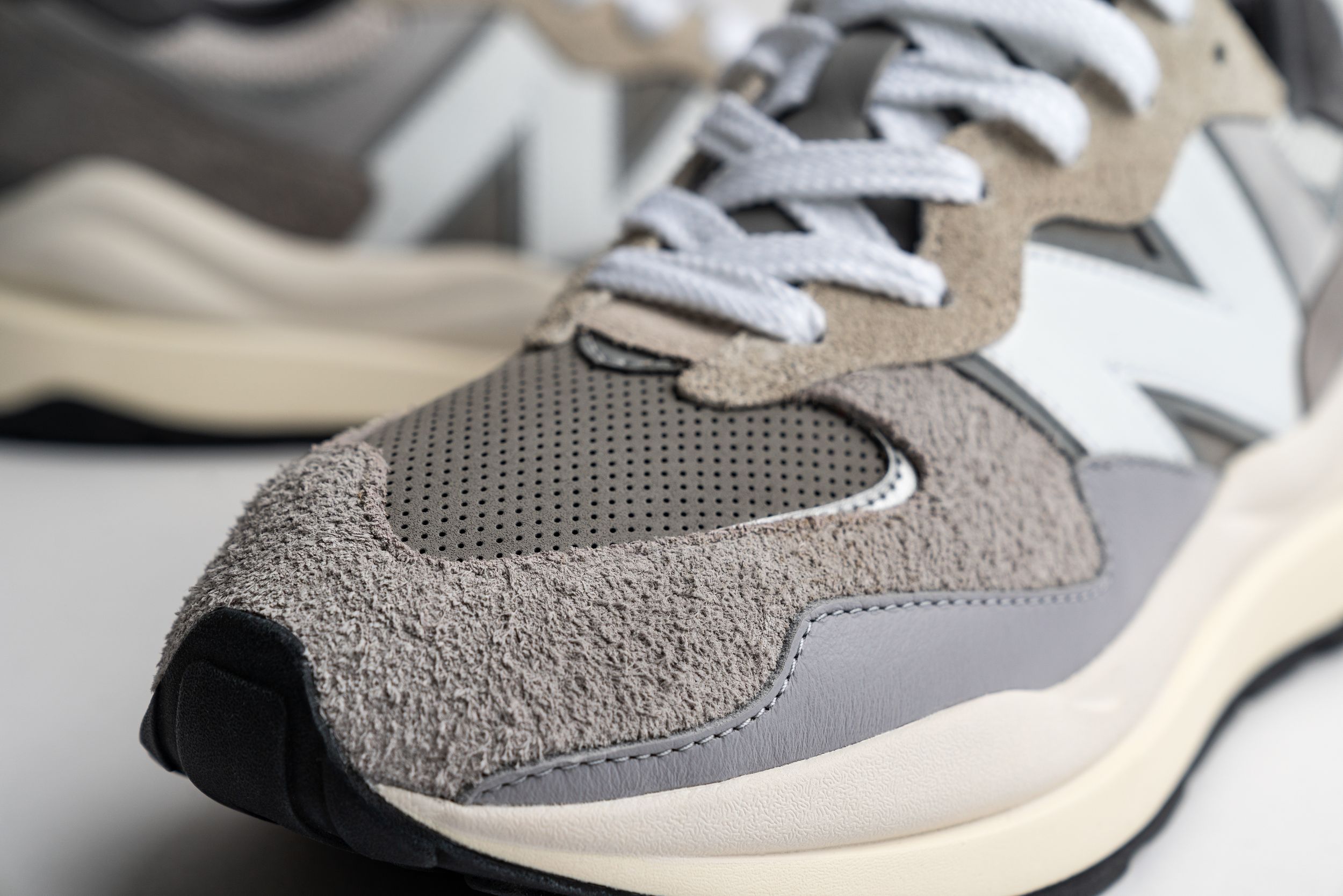 M5740TA - New Balance Grey Day Release