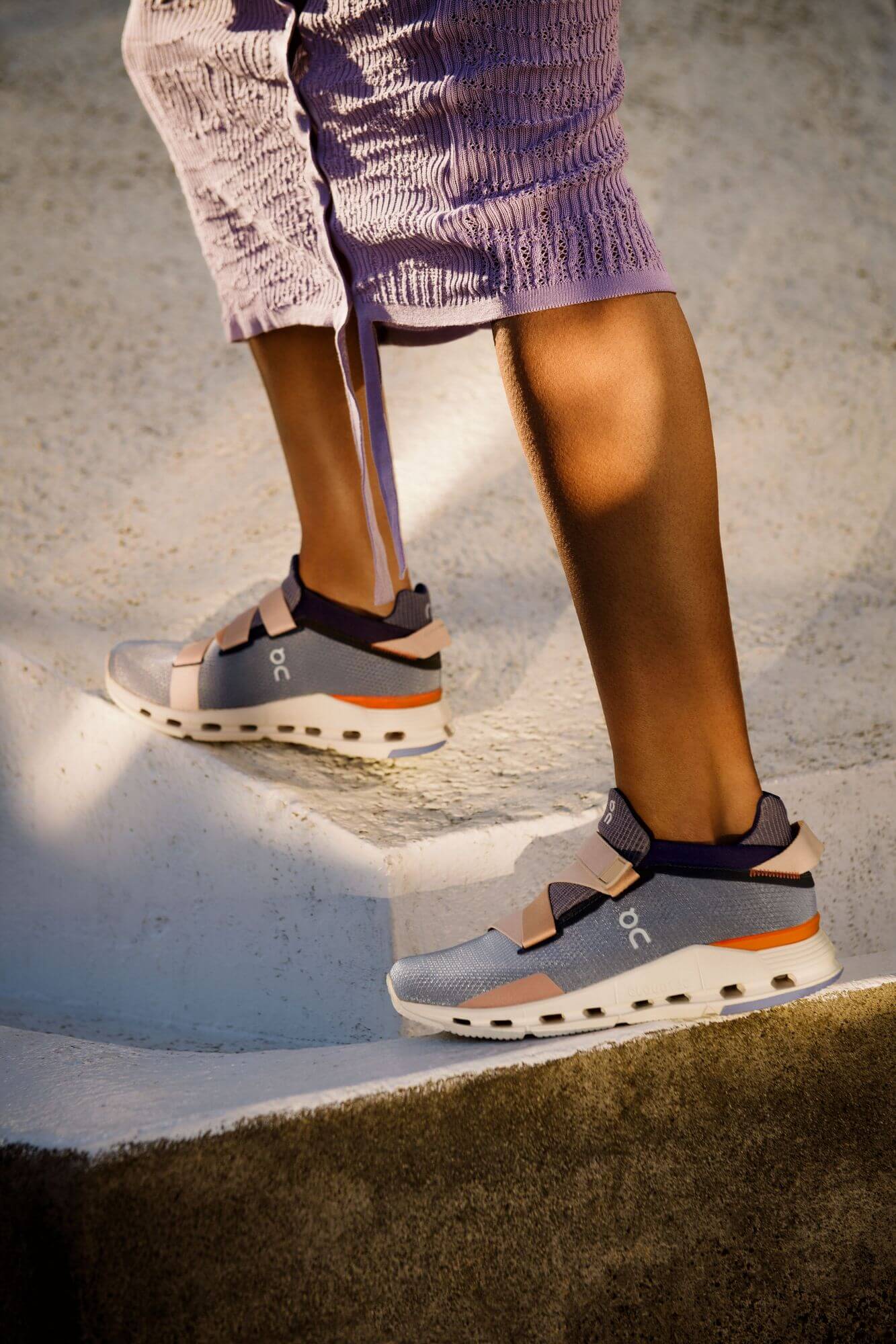 on feet photo On - Cloudnova Wrap - leaf/cumin - quicksilver/flame