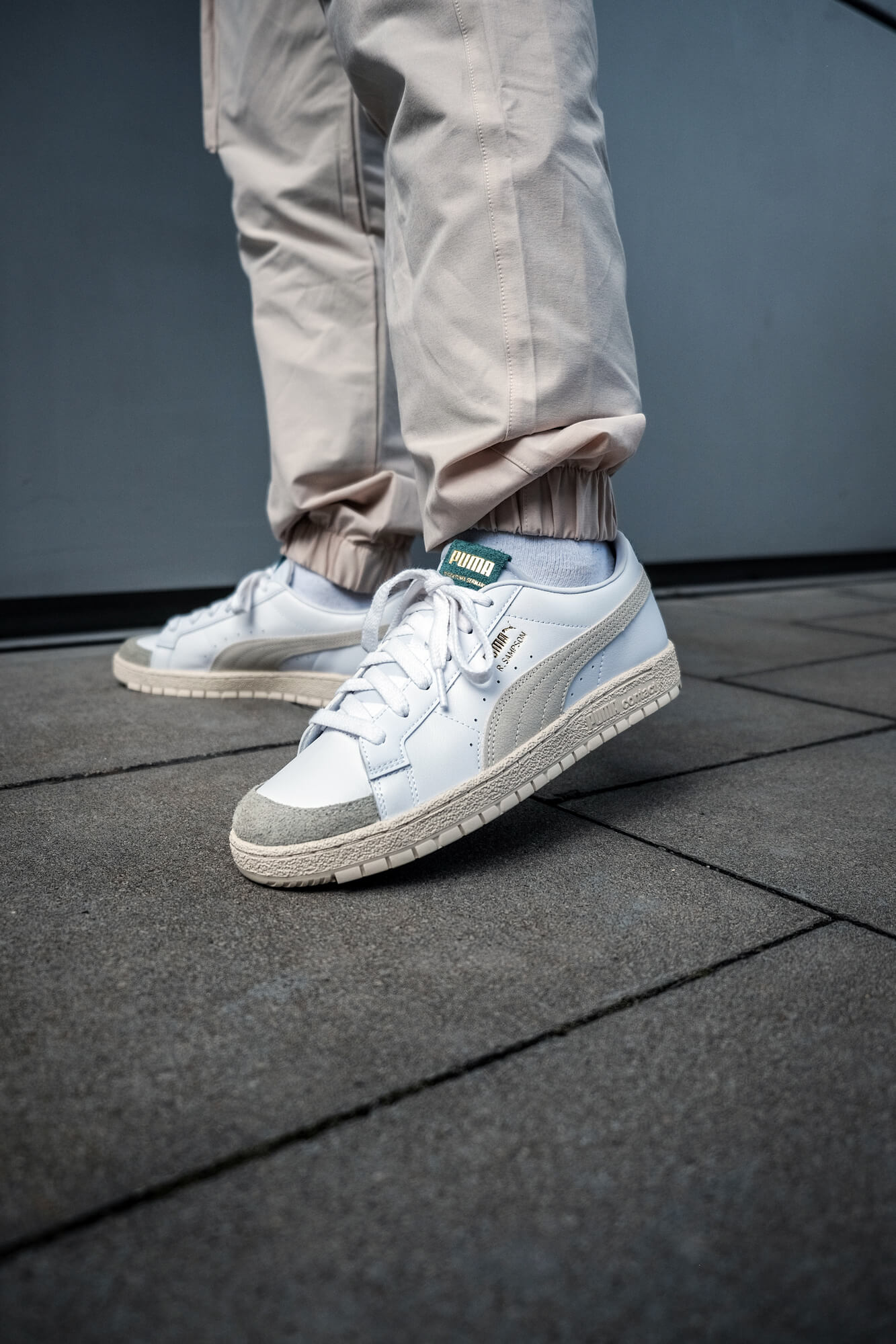 on feet photo of the PUMA - Ralph Sampson 70 Lo "Earthbreak" - puma white/eggnog - 375474-01