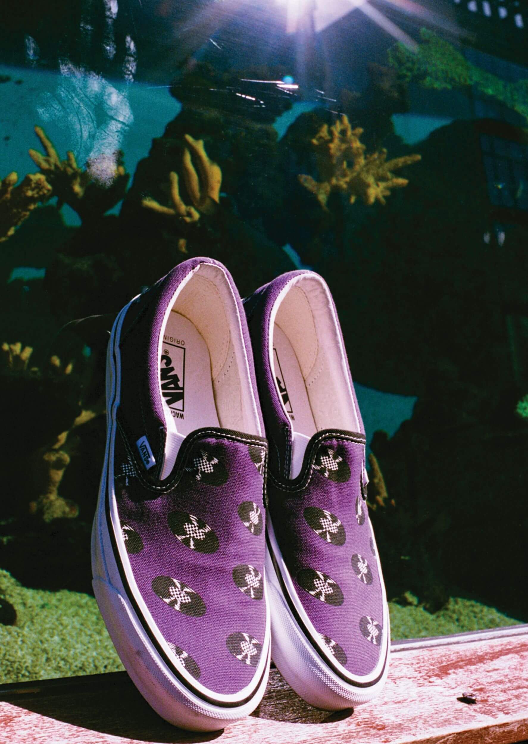 Vault by Vans x Wacko Maria – Classic Slip On mit Vinyl All-Over Print in lila, weiß und braun