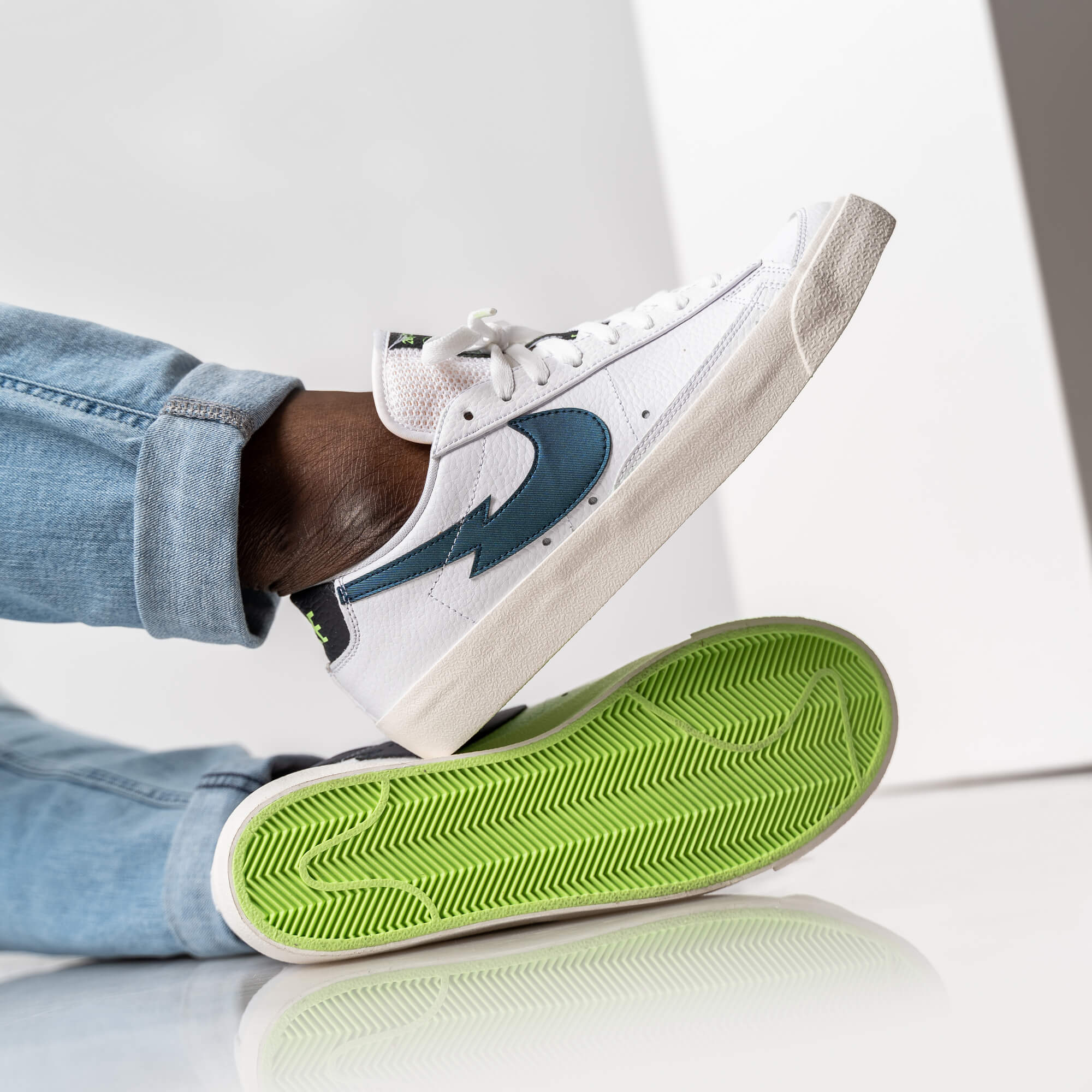 Nike Blazer Low ’77 „Lightning Bolt Swoosh“ makes „ZAPPP!“