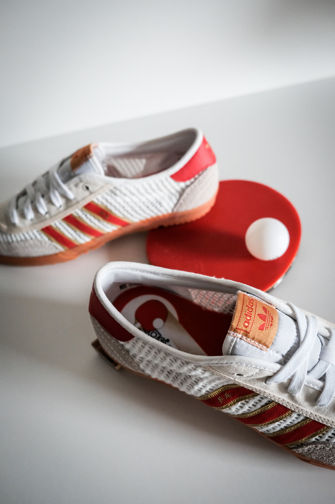 table tennis nostalgia with the adidas adidas - Tischtennis - footwear white/team college red/core white - H01796