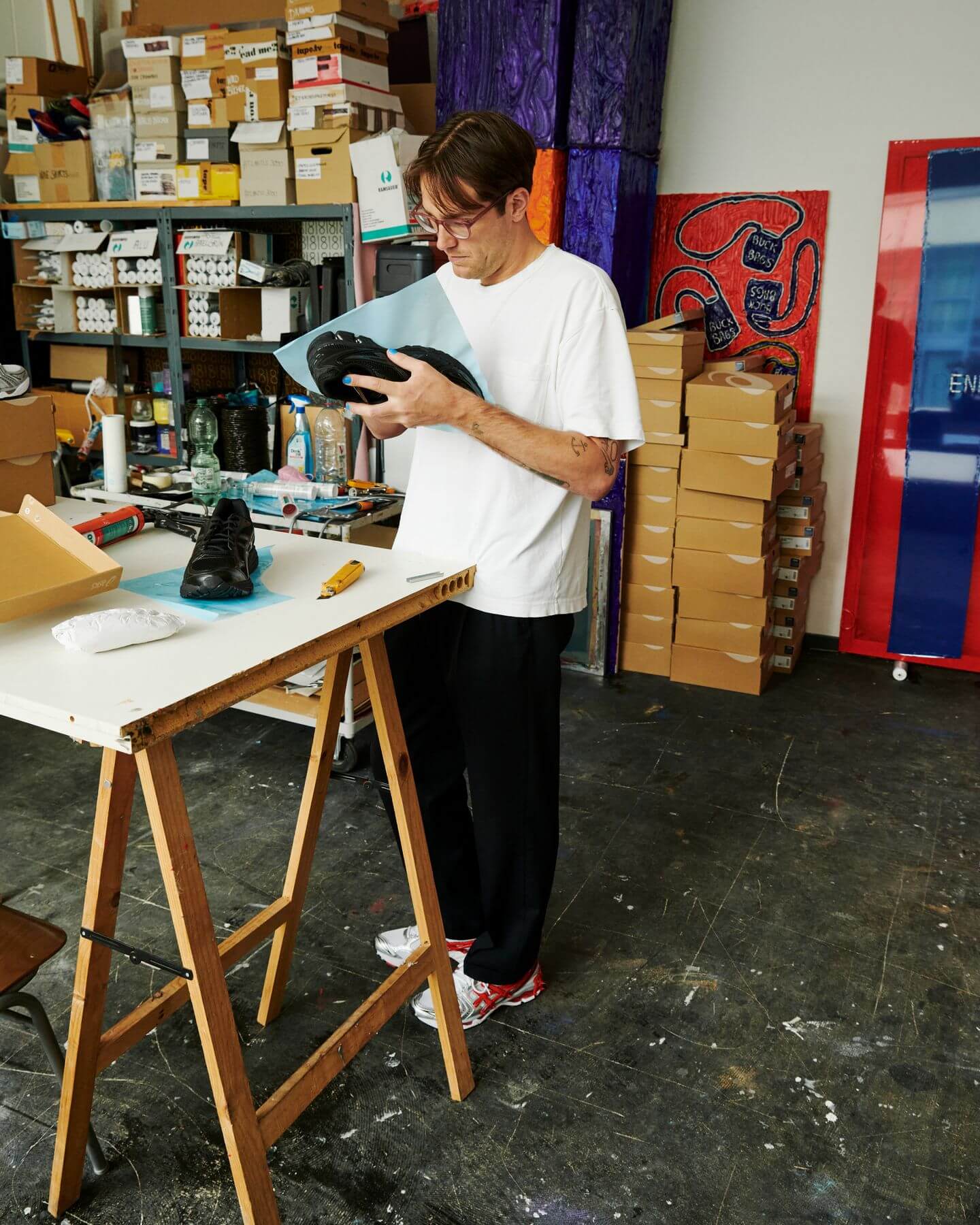 Dennis Buck bei der Arbeit - Crafts for Minds CFM Projekt mit ASICS SportStyle