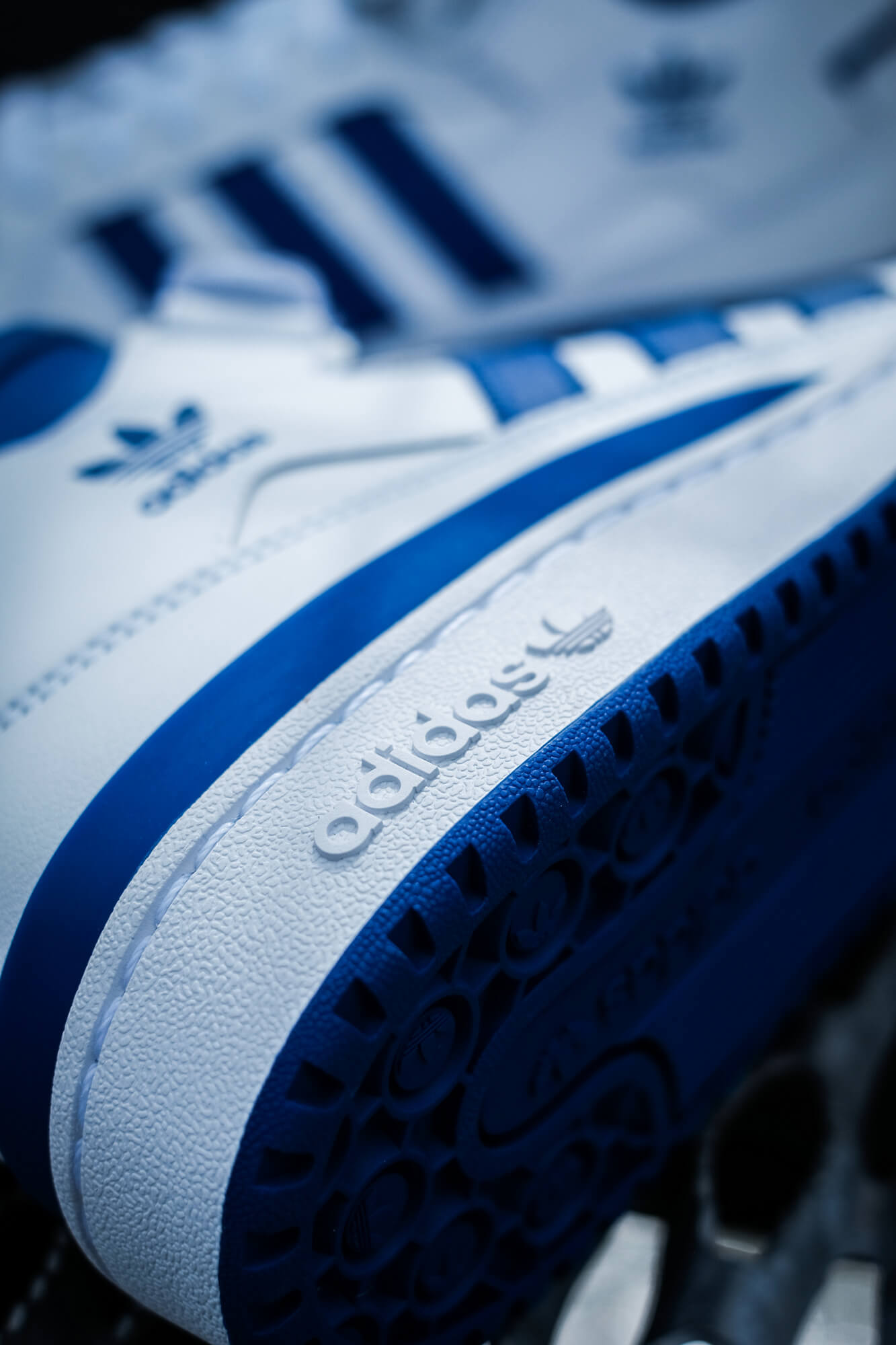 adidas Forum OG Cloud White/Royal Blue in the mid-cut version