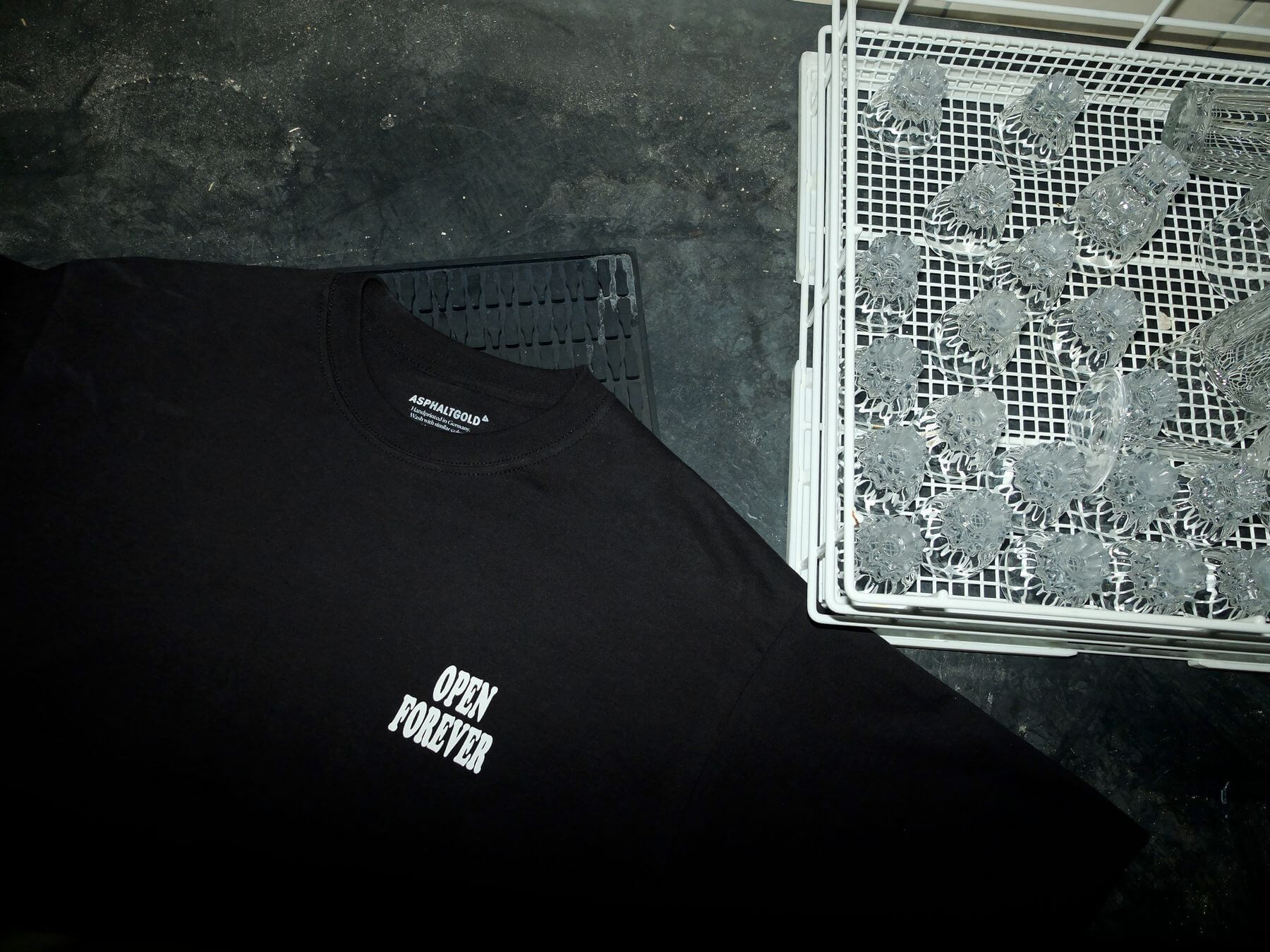 "Open Forever" - Club Culture Benefiz T-Shirt Release bei Asphaltgold
