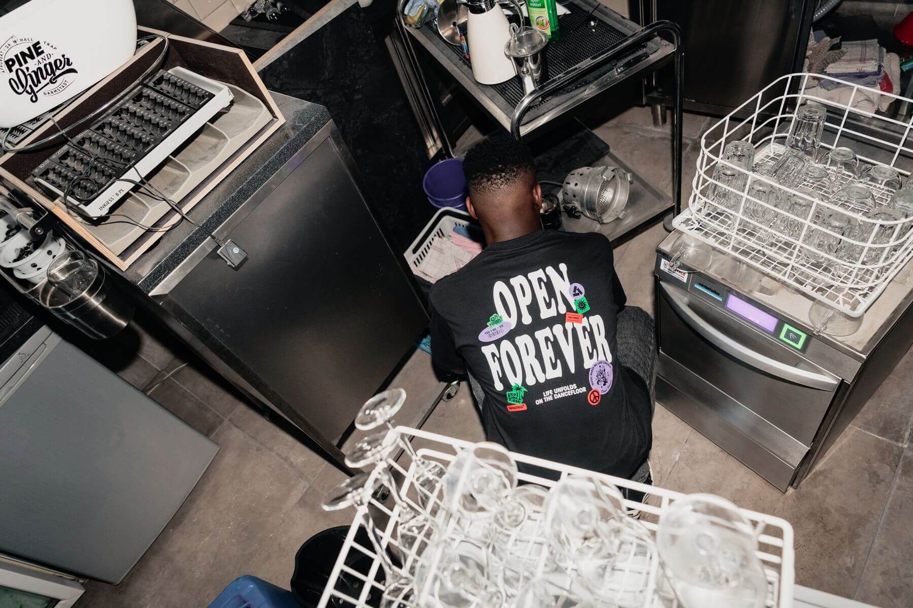 "Open Forever" - Club Culture Benefiz T-Shirt Release bei Asphaltgold